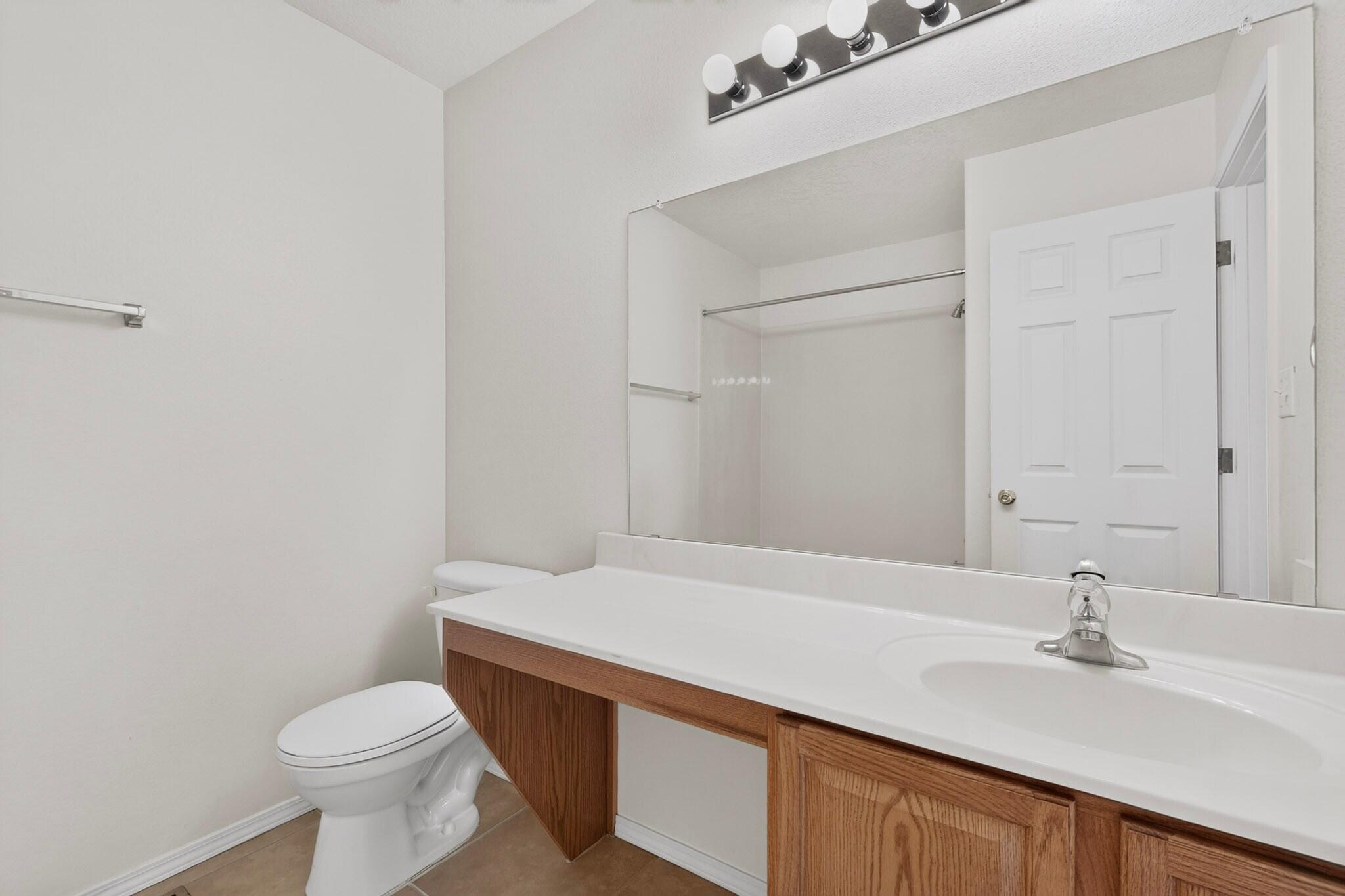 Photo 11 — 5005 Mira Vista Drive NE