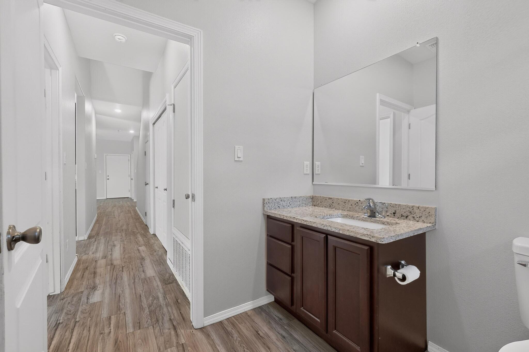 Photo 10 — 1504 Gulfstream Drive SE