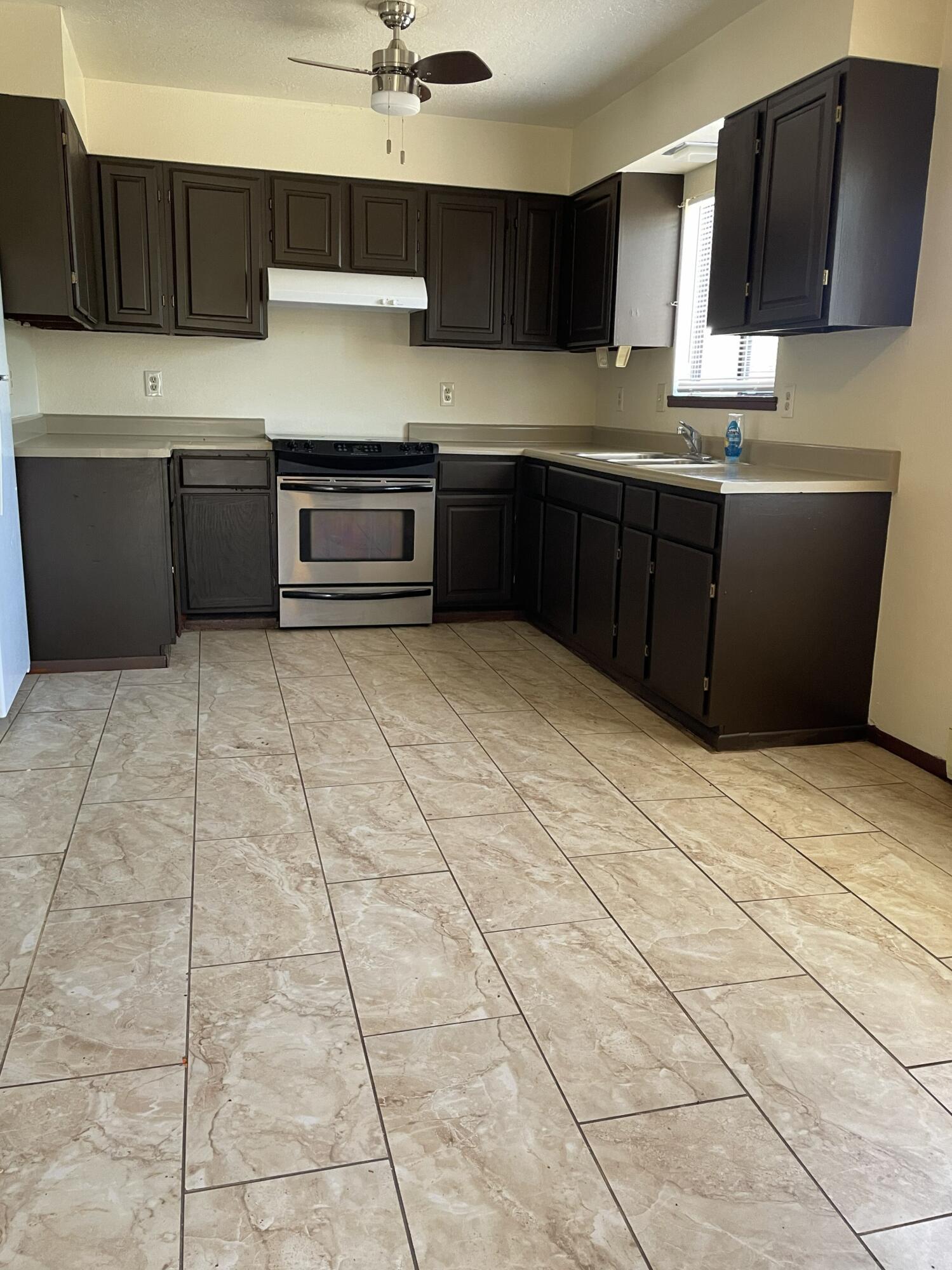 Photo 16 — 703 Lucero Avenue