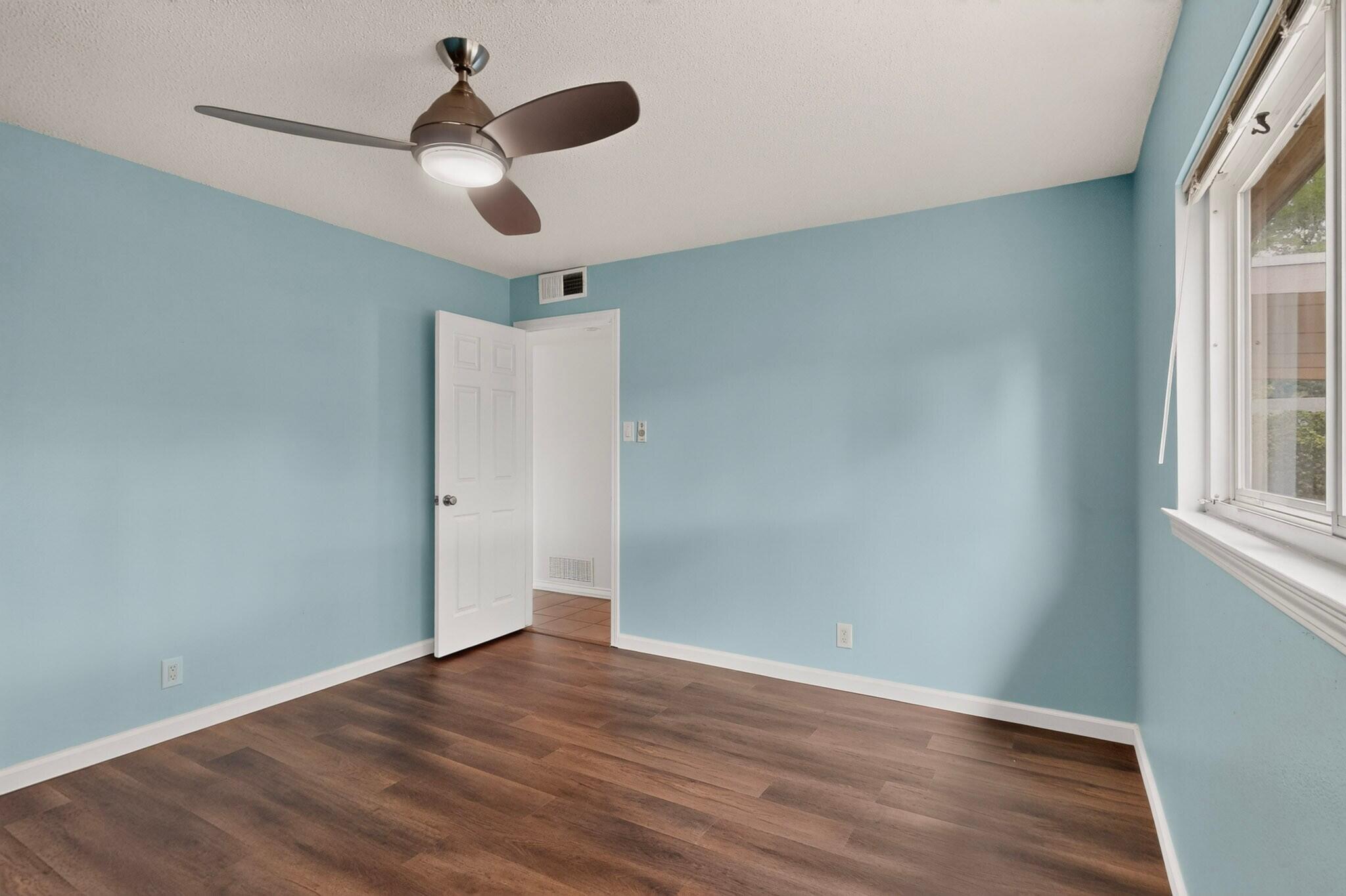 Photo 11 — 12200 Manitoba Drive NE