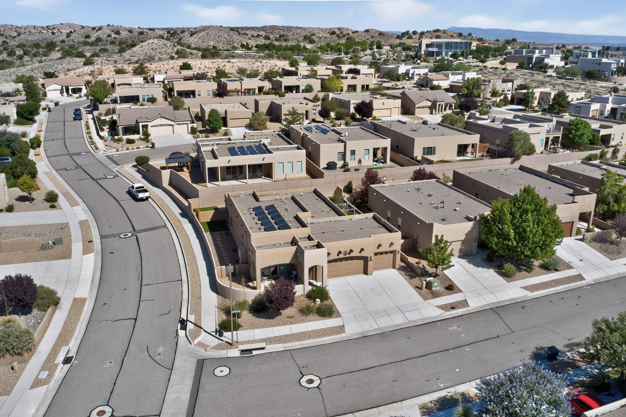 Photo 3 — 6101 Santa Fe Trail Drive NE