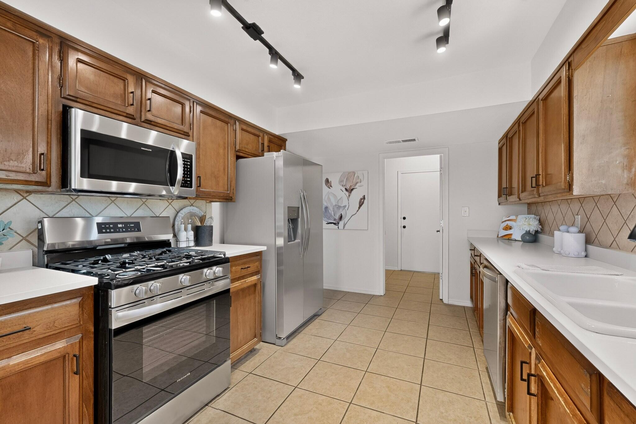 Photo 15 — 6616 Orphelia Avenue NE