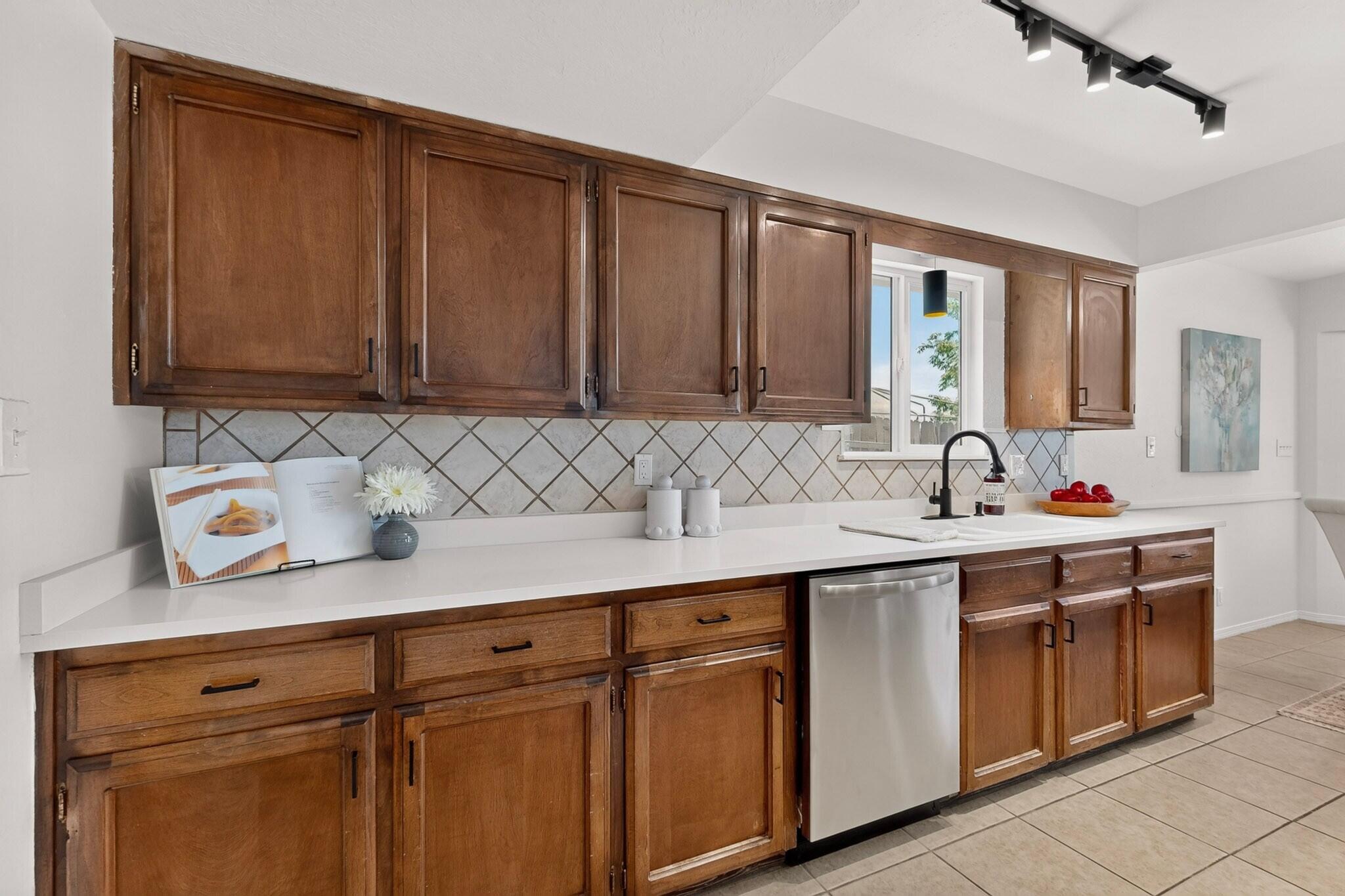 Photo 18 — 6616 Orphelia Avenue NE