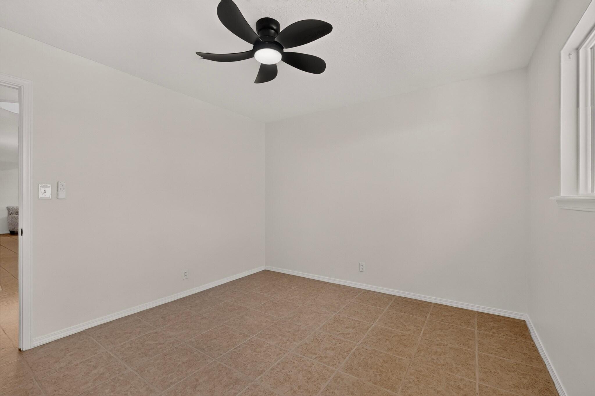 Photo 5 — 6616 Orphelia Avenue NE