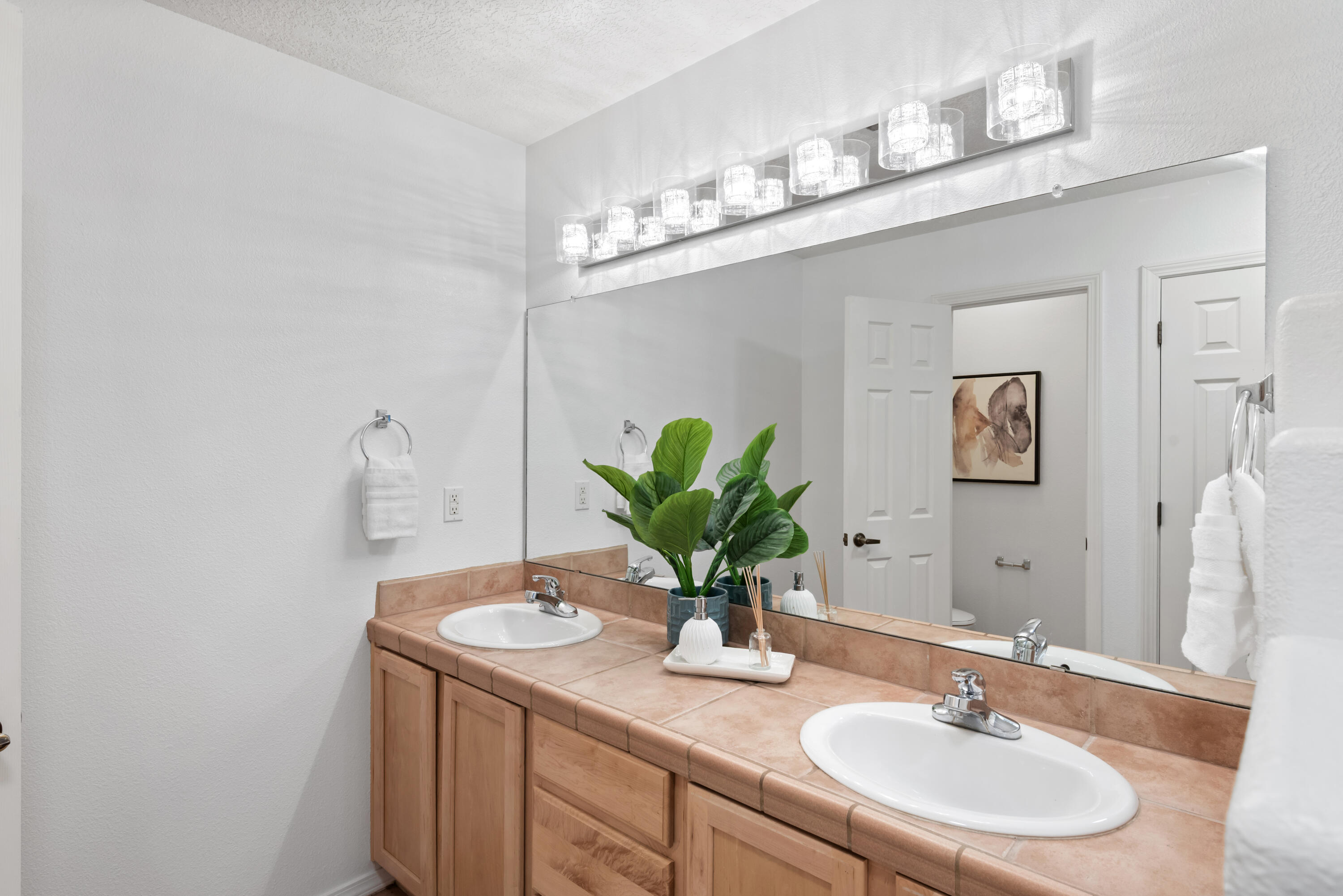 Photo 2 — 8915 Lochside Lane NE