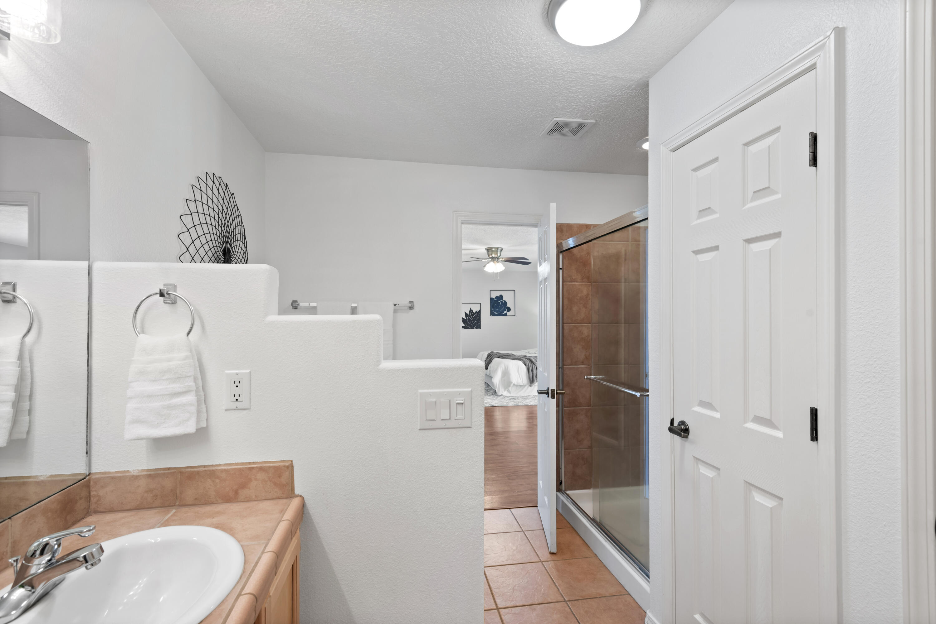 Photo 4 — 8915 Lochside Lane NE