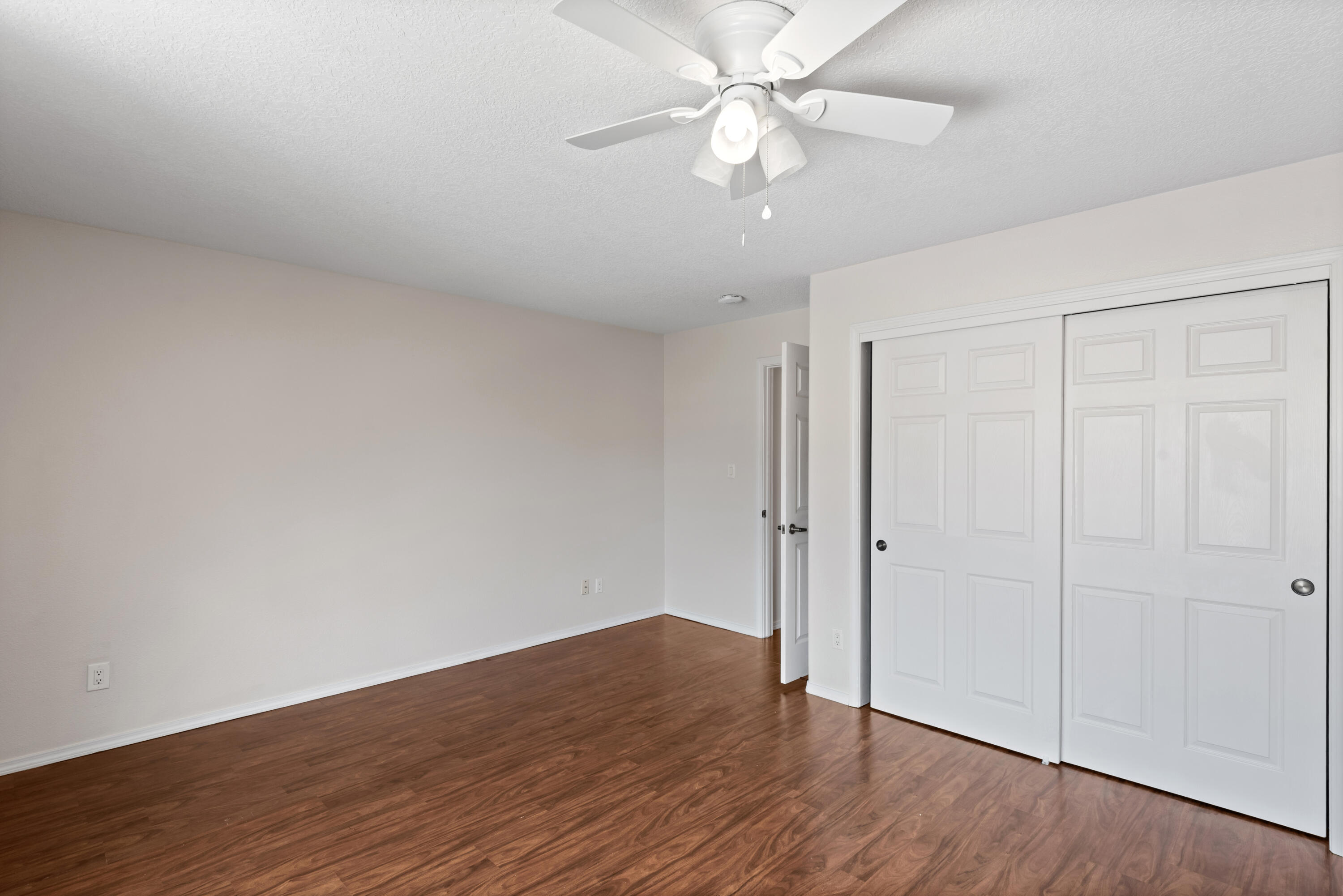 Photo 7 — 8915 Lochside Lane NE