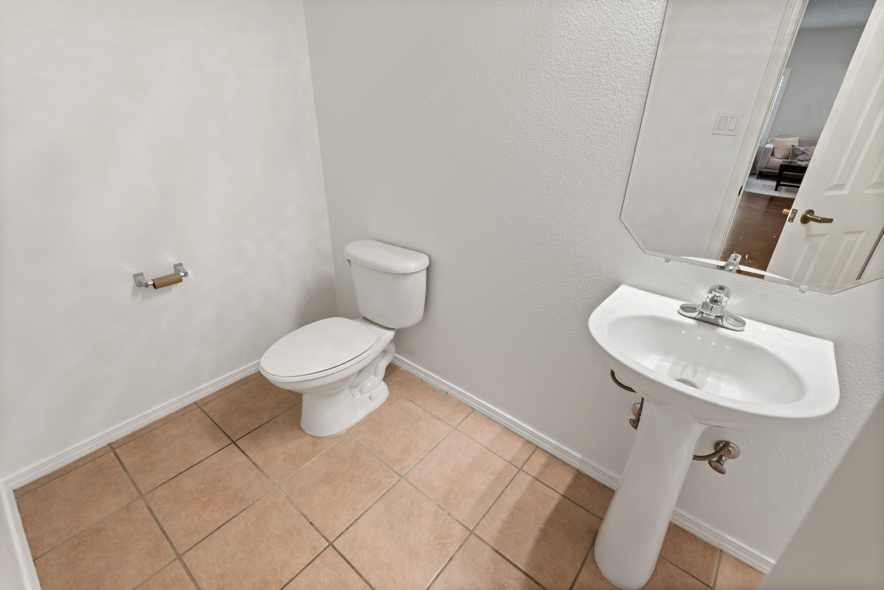 Photo 8 — 8915 Lochside Lane NE