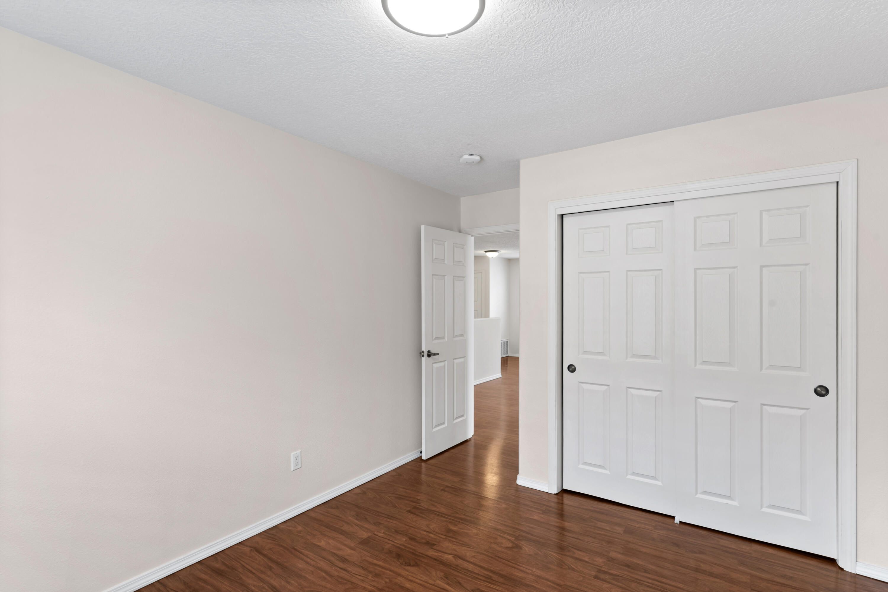 Photo 10 — 8915 Lochside Lane NE