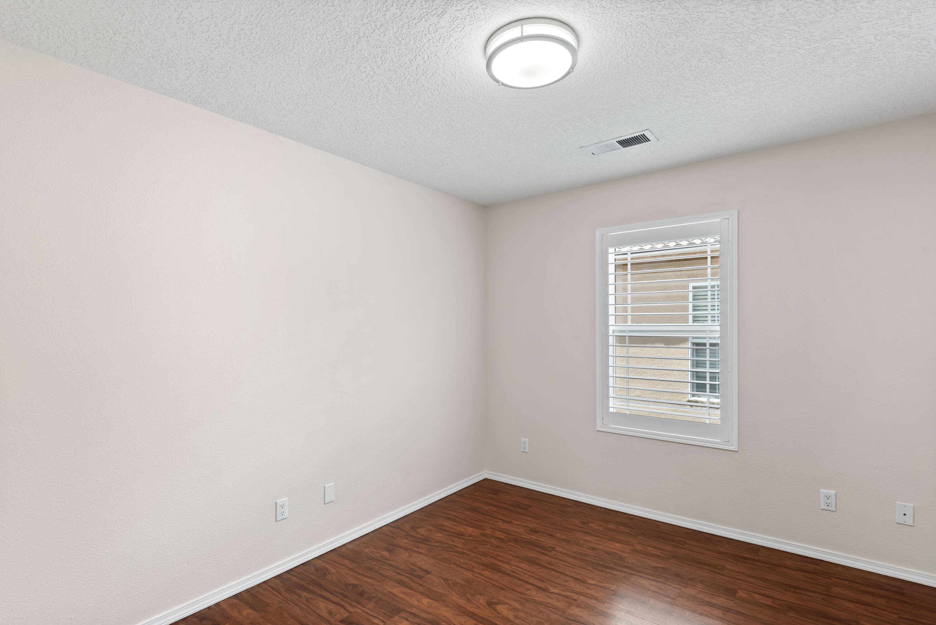 Photo 11 — 8915 Lochside Lane NE