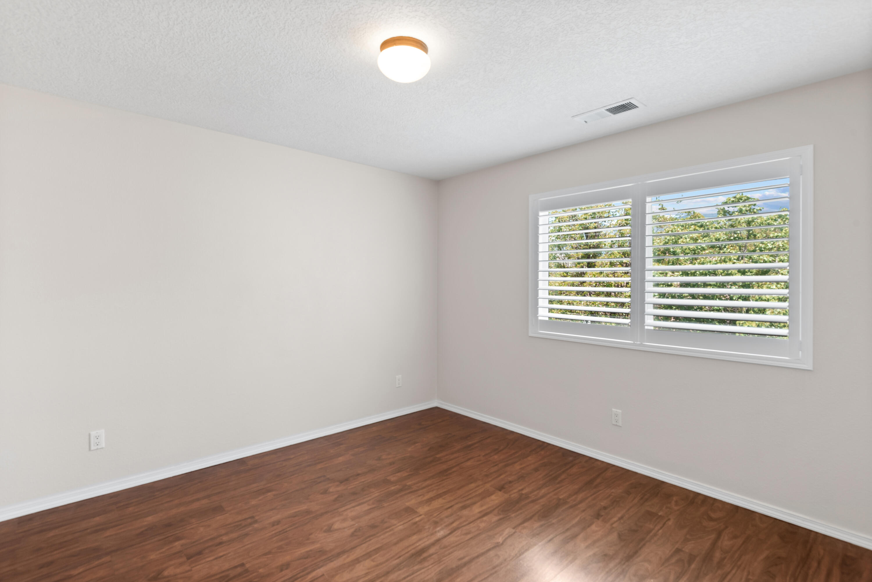 Photo 12 — 8915 Lochside Lane NE
