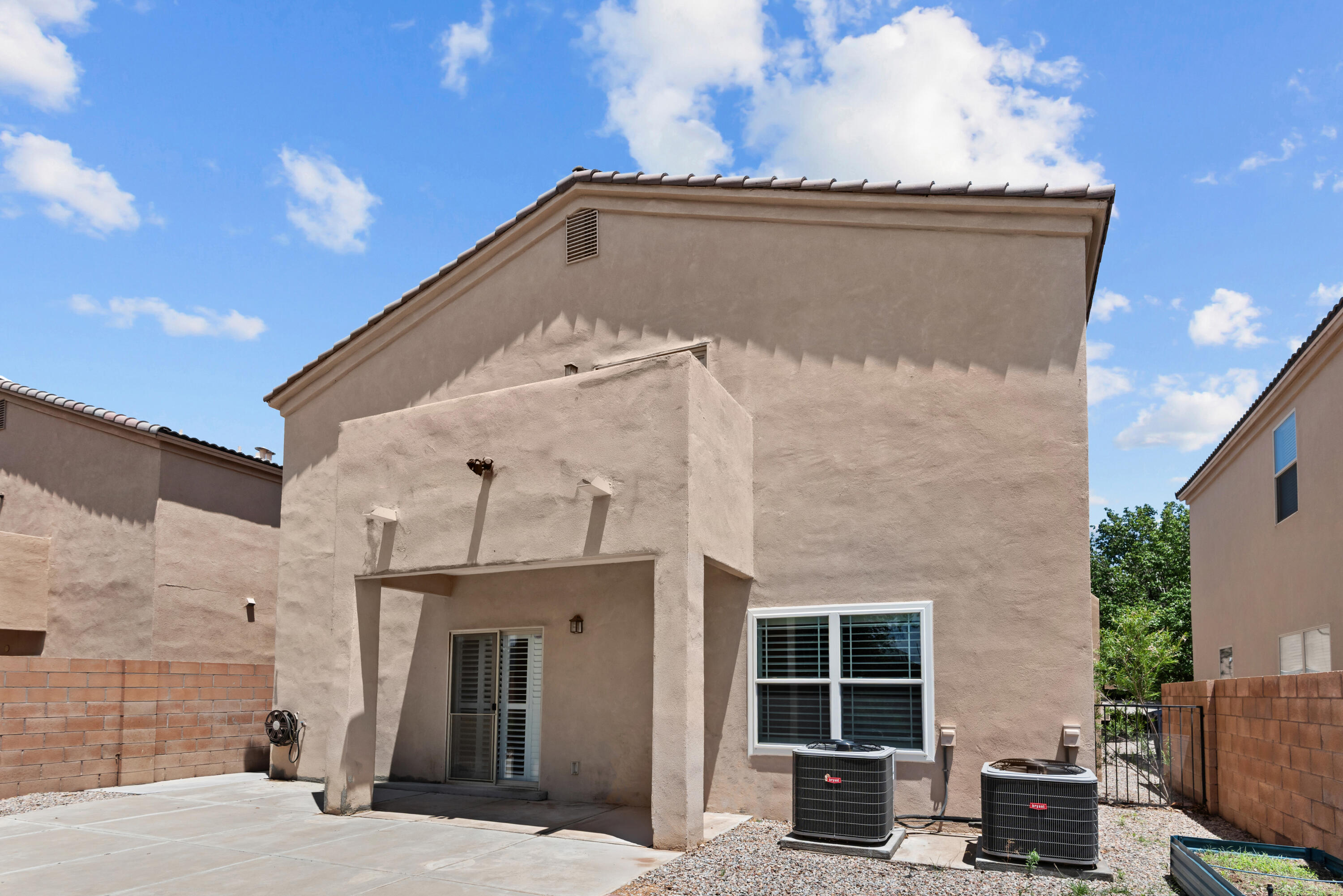 Photo 16 — 8915 Lochside Lane NE