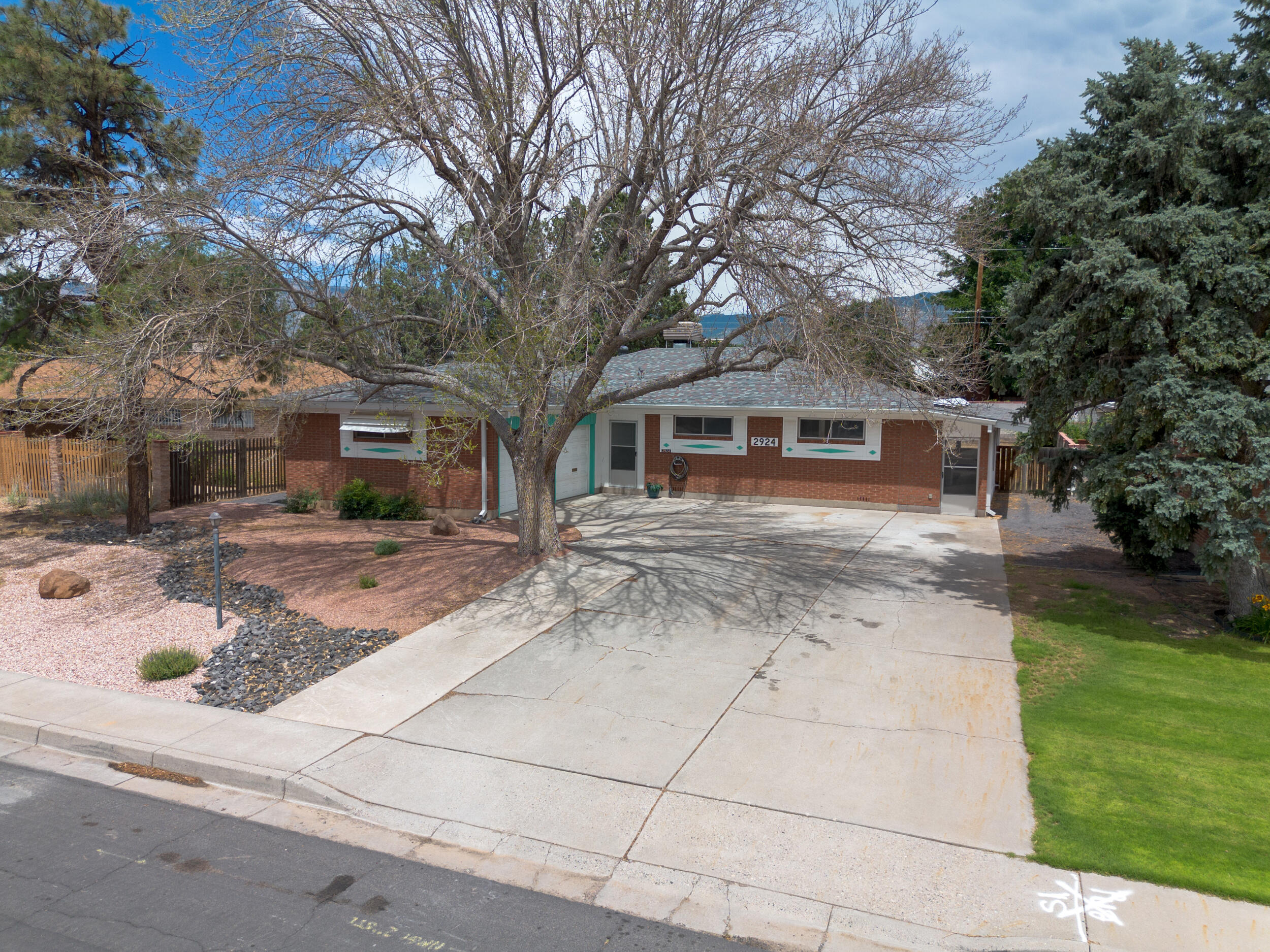 Photo 12 — 2924 San Pablo Street NE