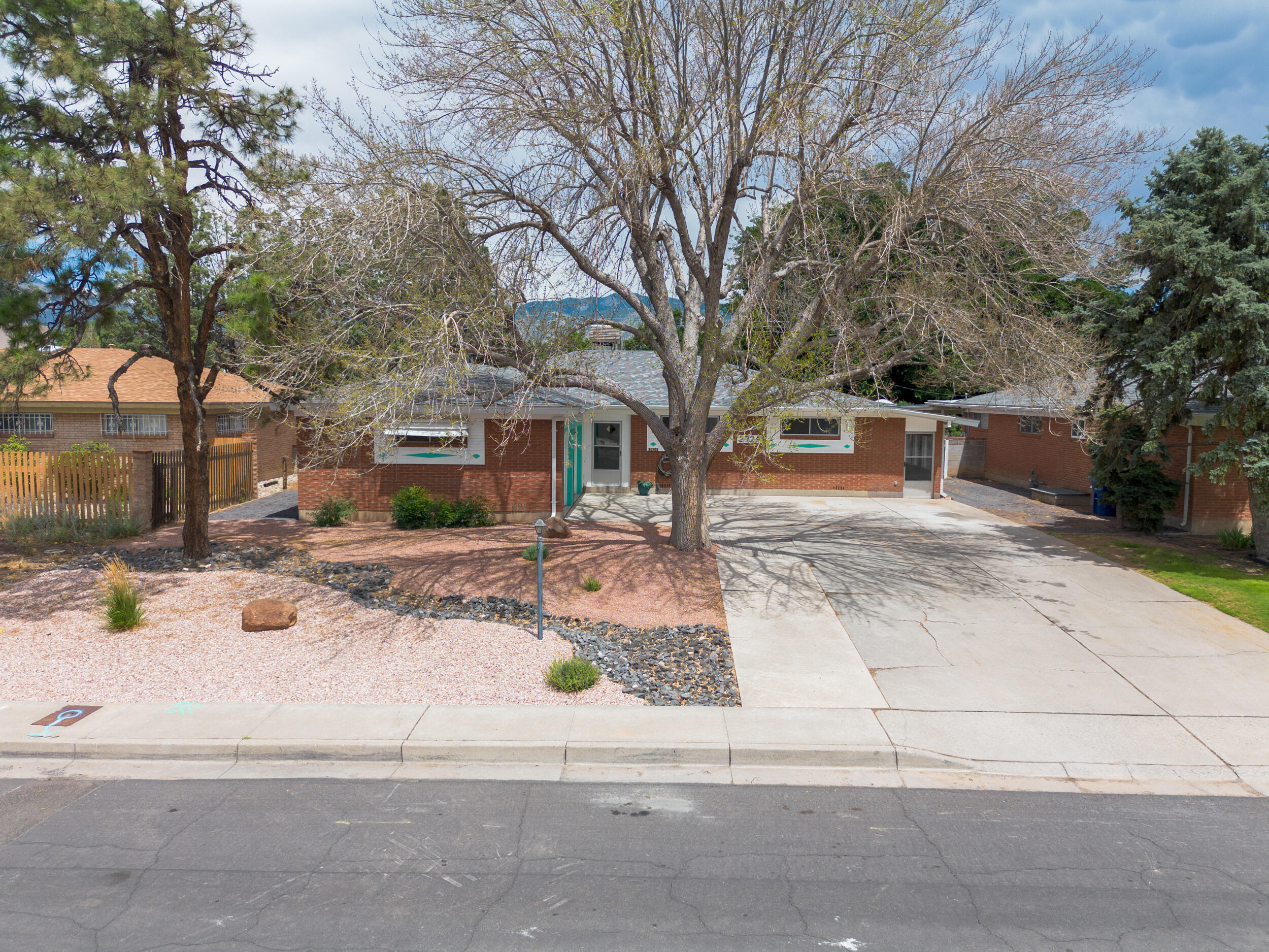 Photo 11 — 2924 San Pablo Street NE