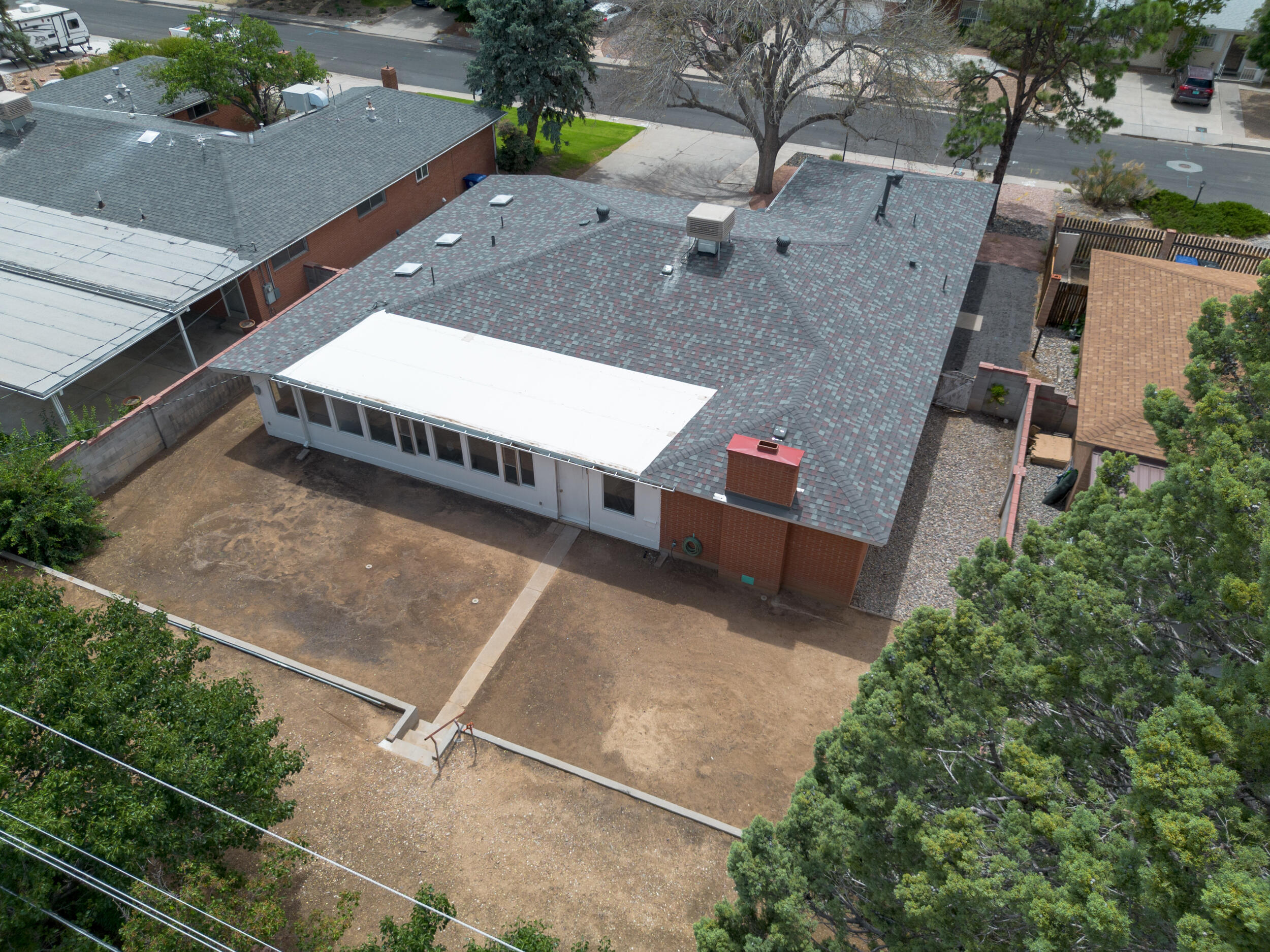 Photo 3 — 2924 San Pablo Street NE