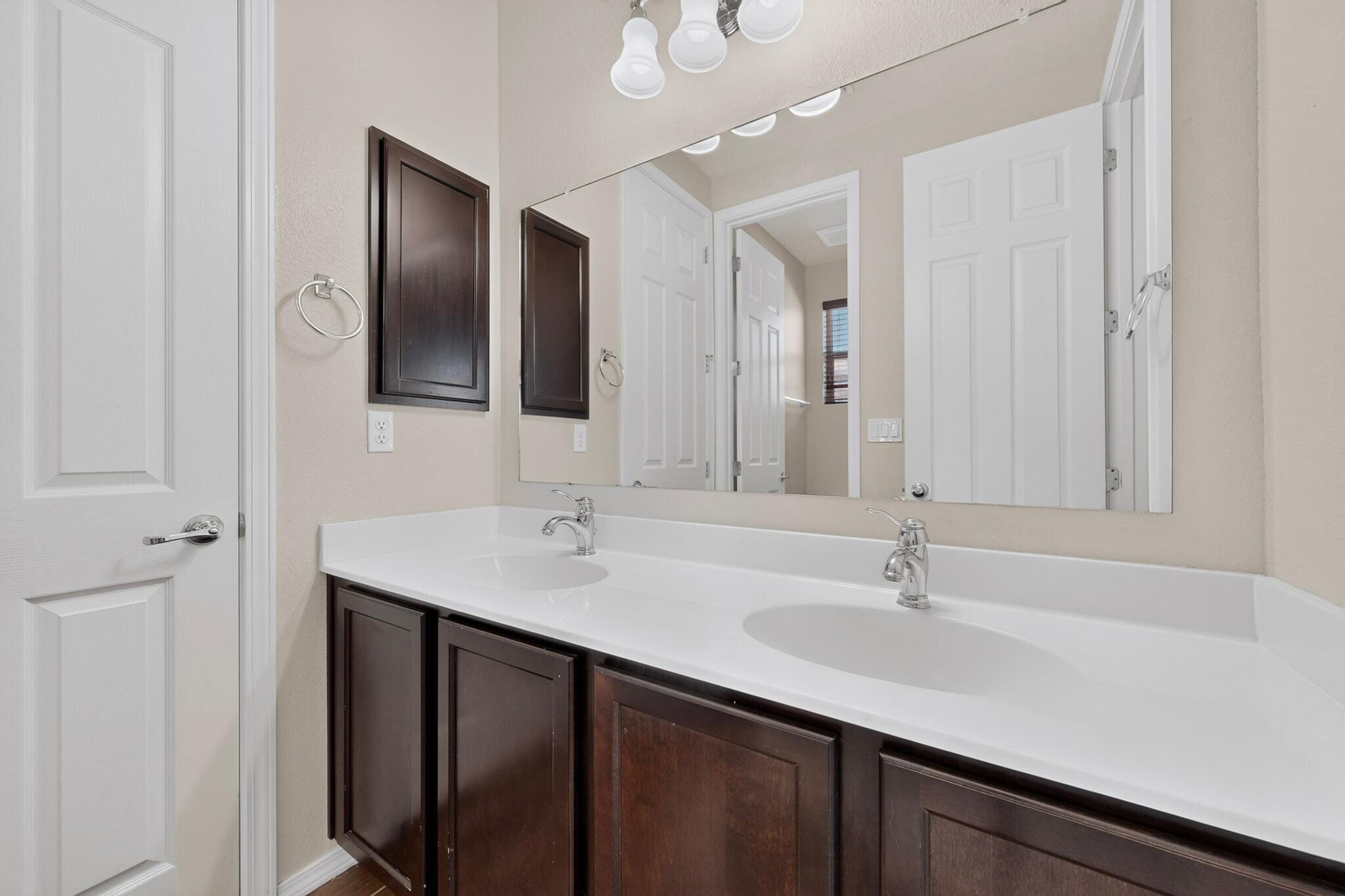 Photo 15 — 4020 Colina Roja Lane NE