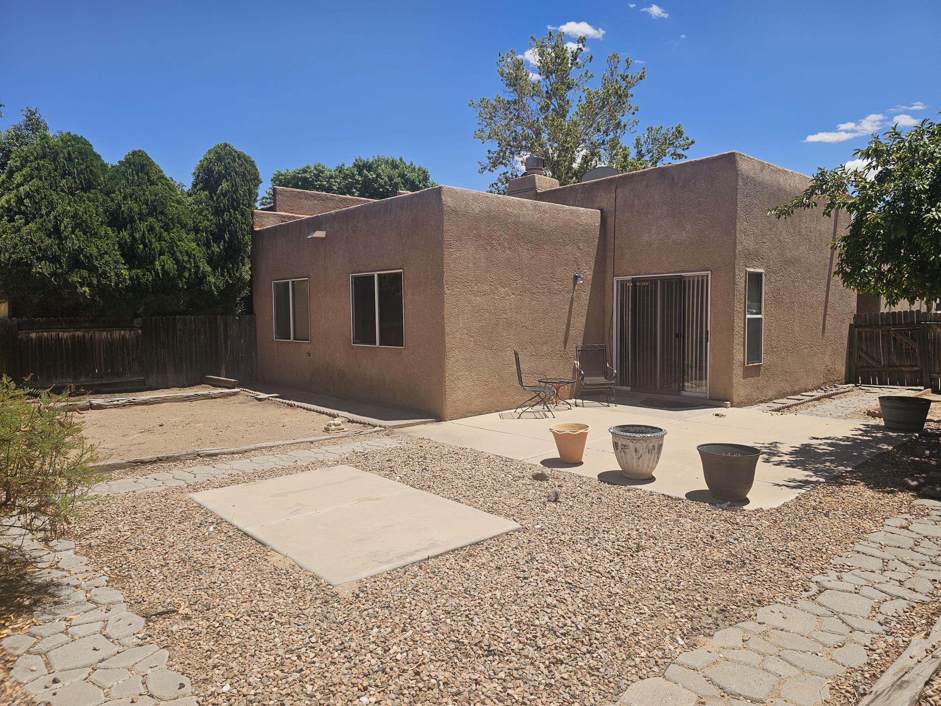 Photo 5 — 460 Colonial Avenue SW