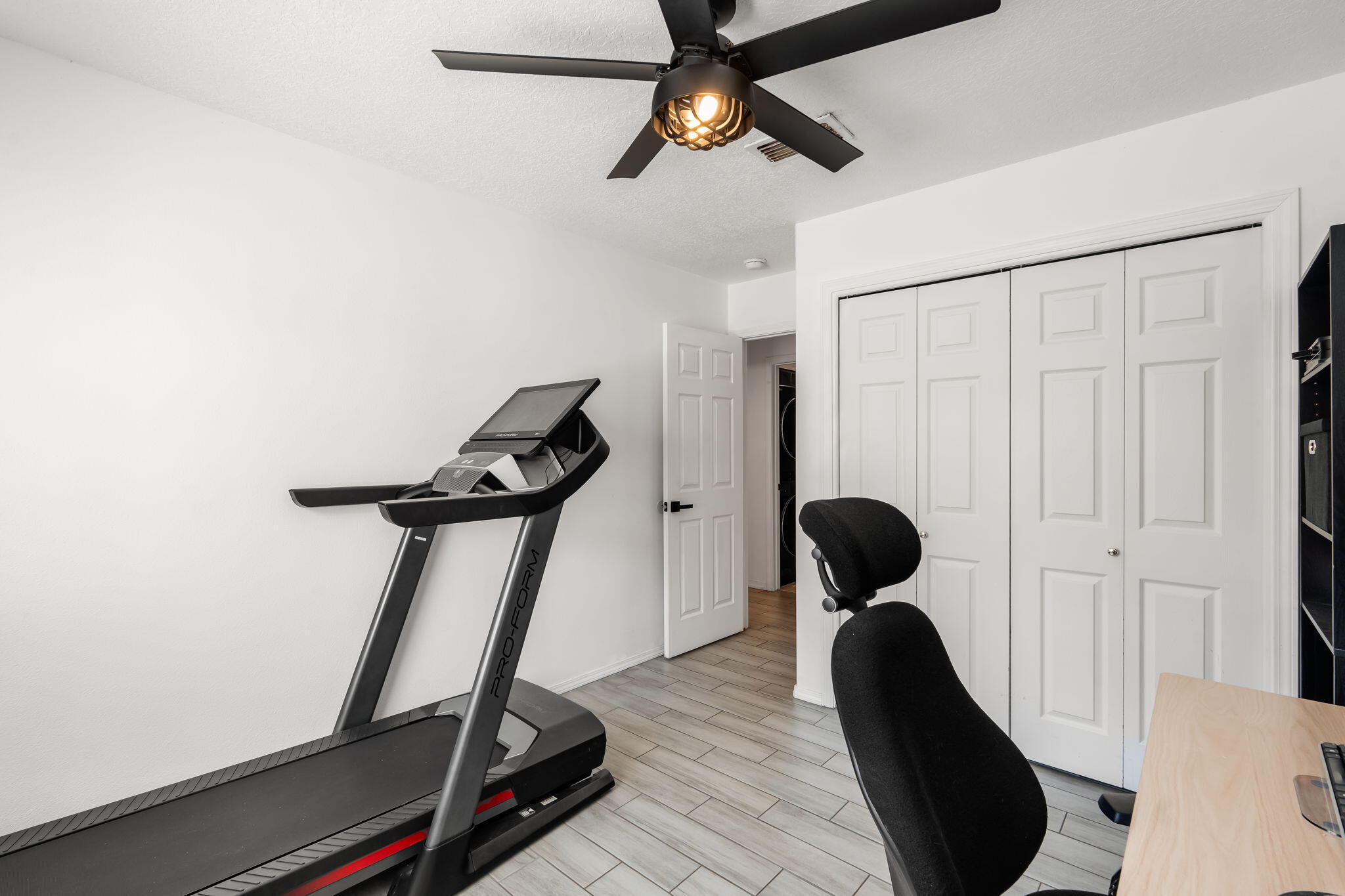 Photo 19 — 731 Amethyst Drive NE