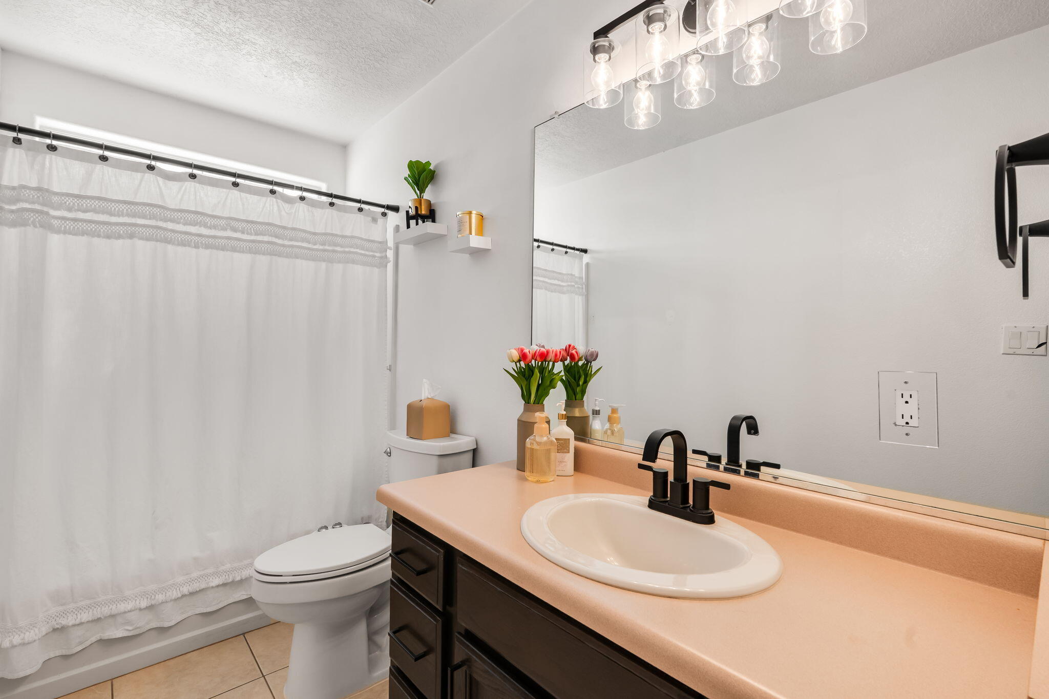 Photo 17 — 731 Amethyst Drive NE