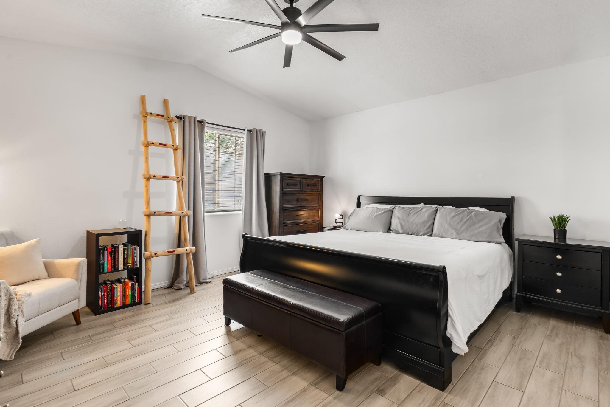 Photo 15 — 731 Amethyst Drive NE