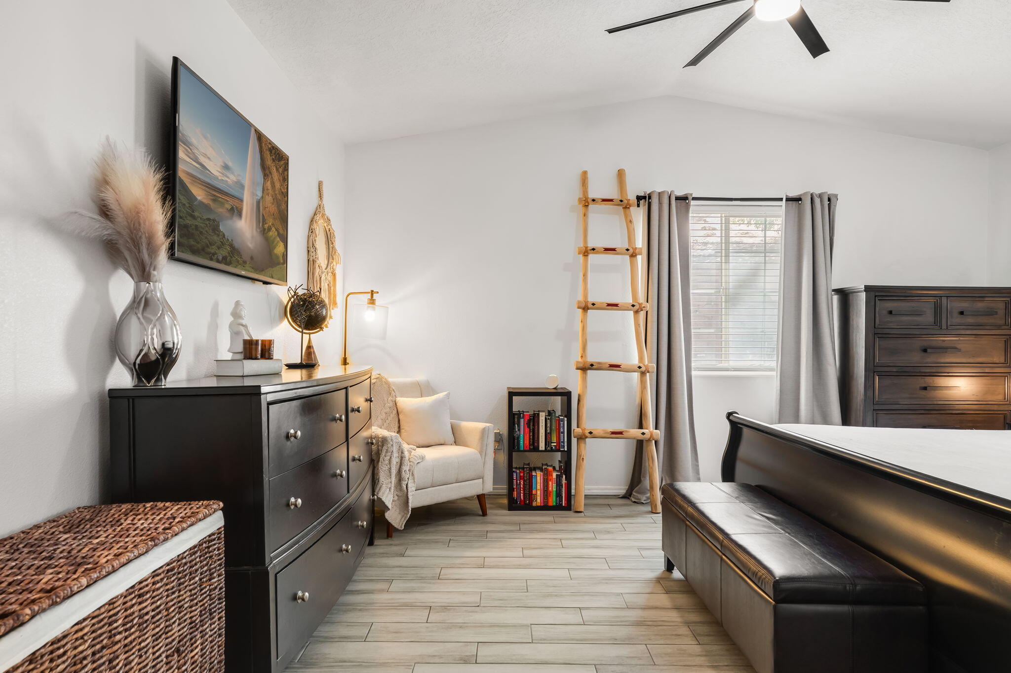 Photo 13 — 731 Amethyst Drive NE