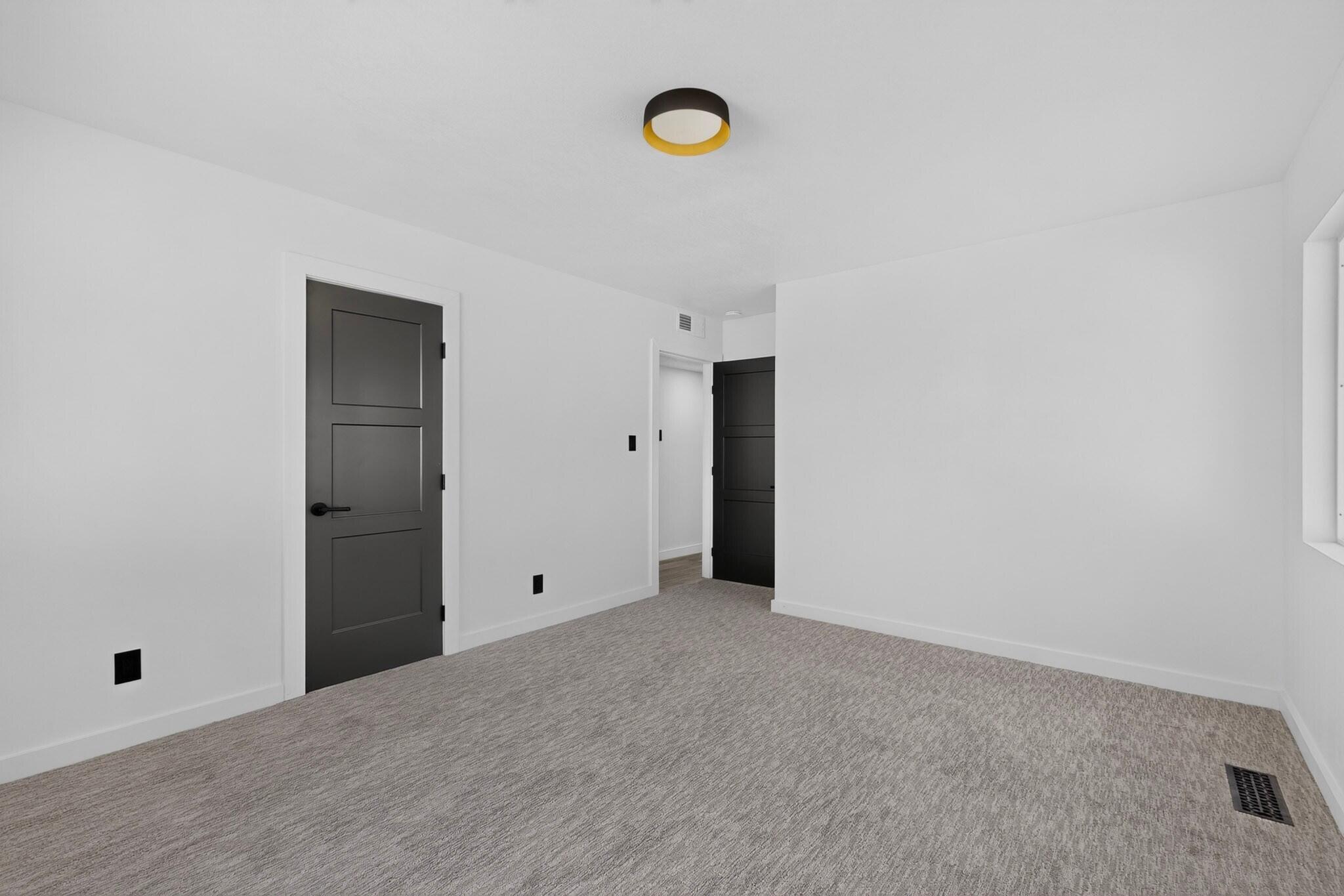 Photo 20 — 8413 Aztec Road NE
