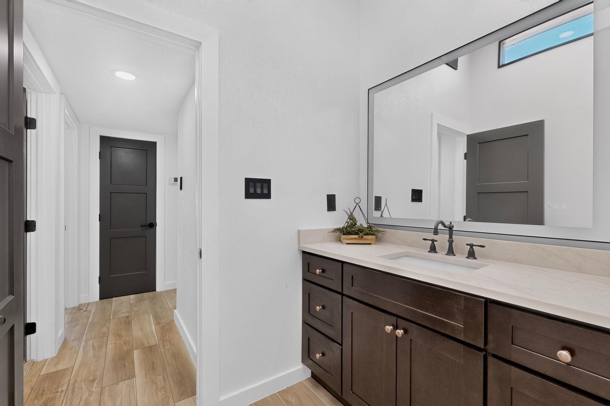 Photo 18 — 8413 Aztec Road NE