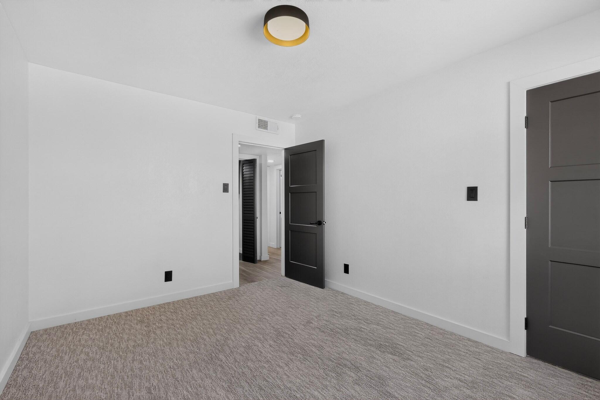Photo 14 — 8413 Aztec Road NE