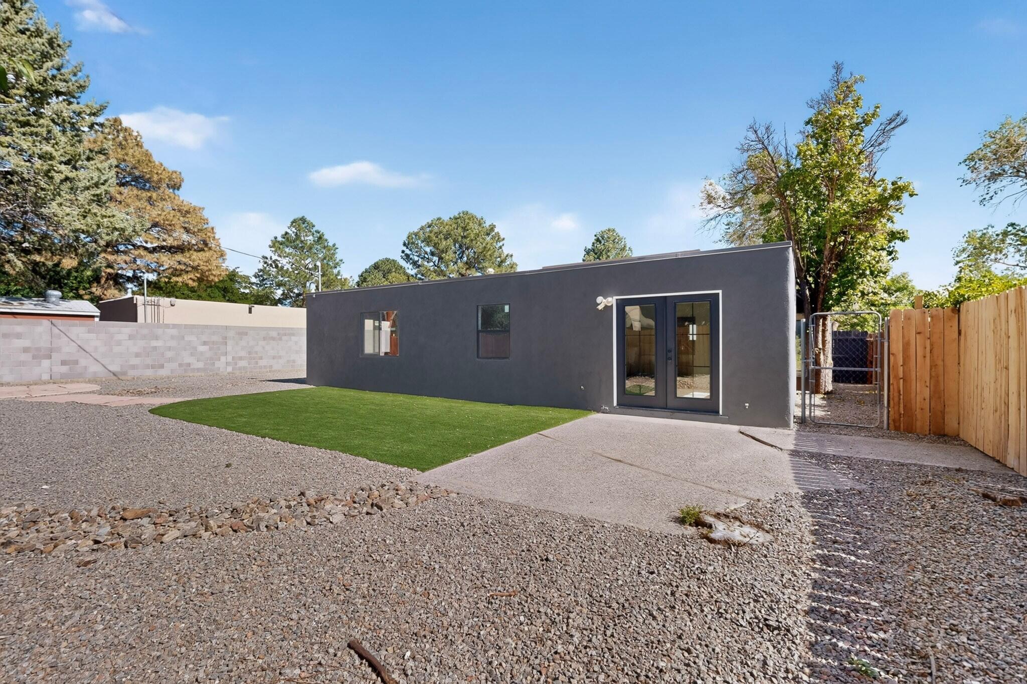 Photo 10 — 8413 Aztec Road NE