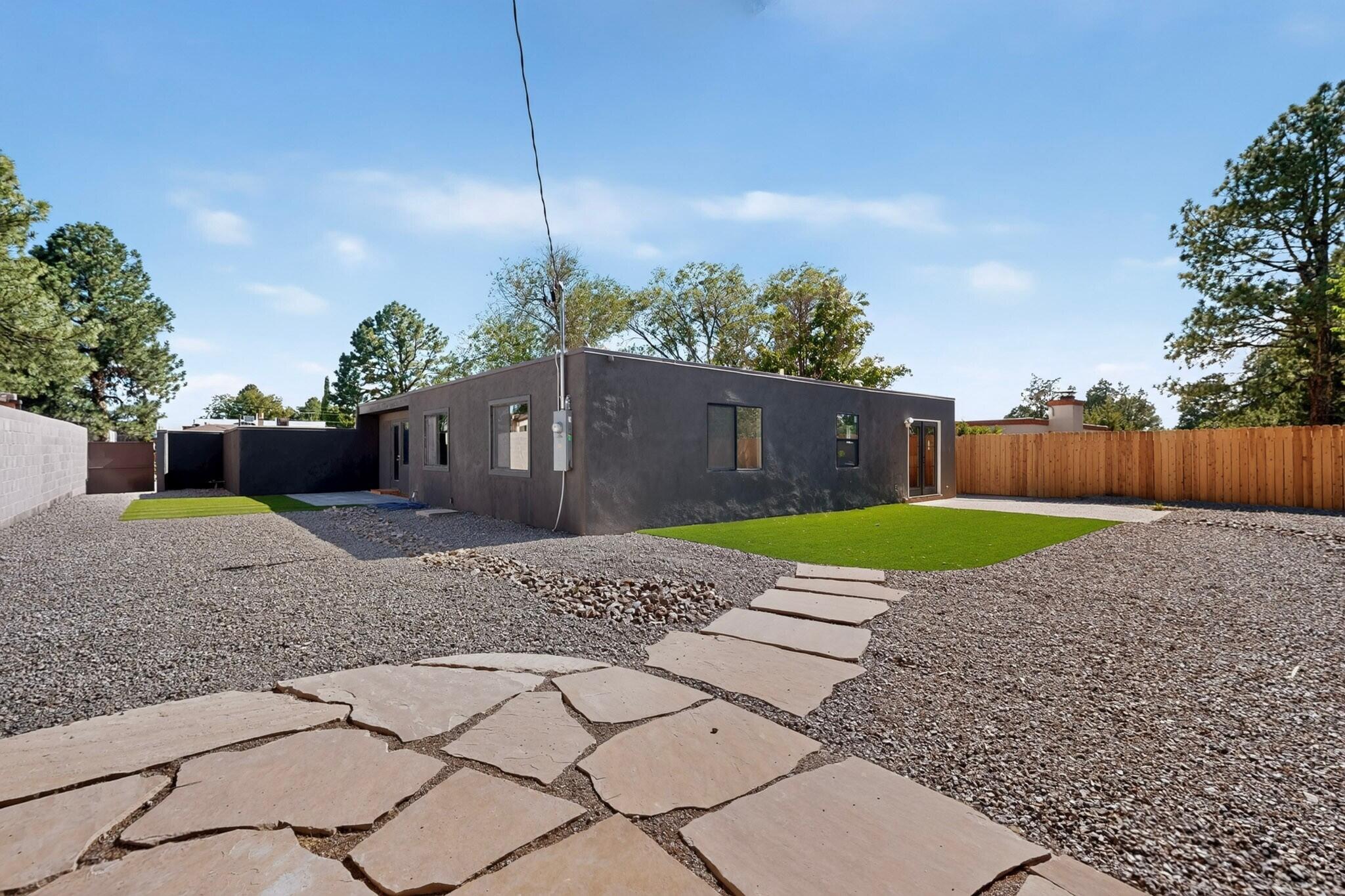 Photo 7 — 8413 Aztec Road NE