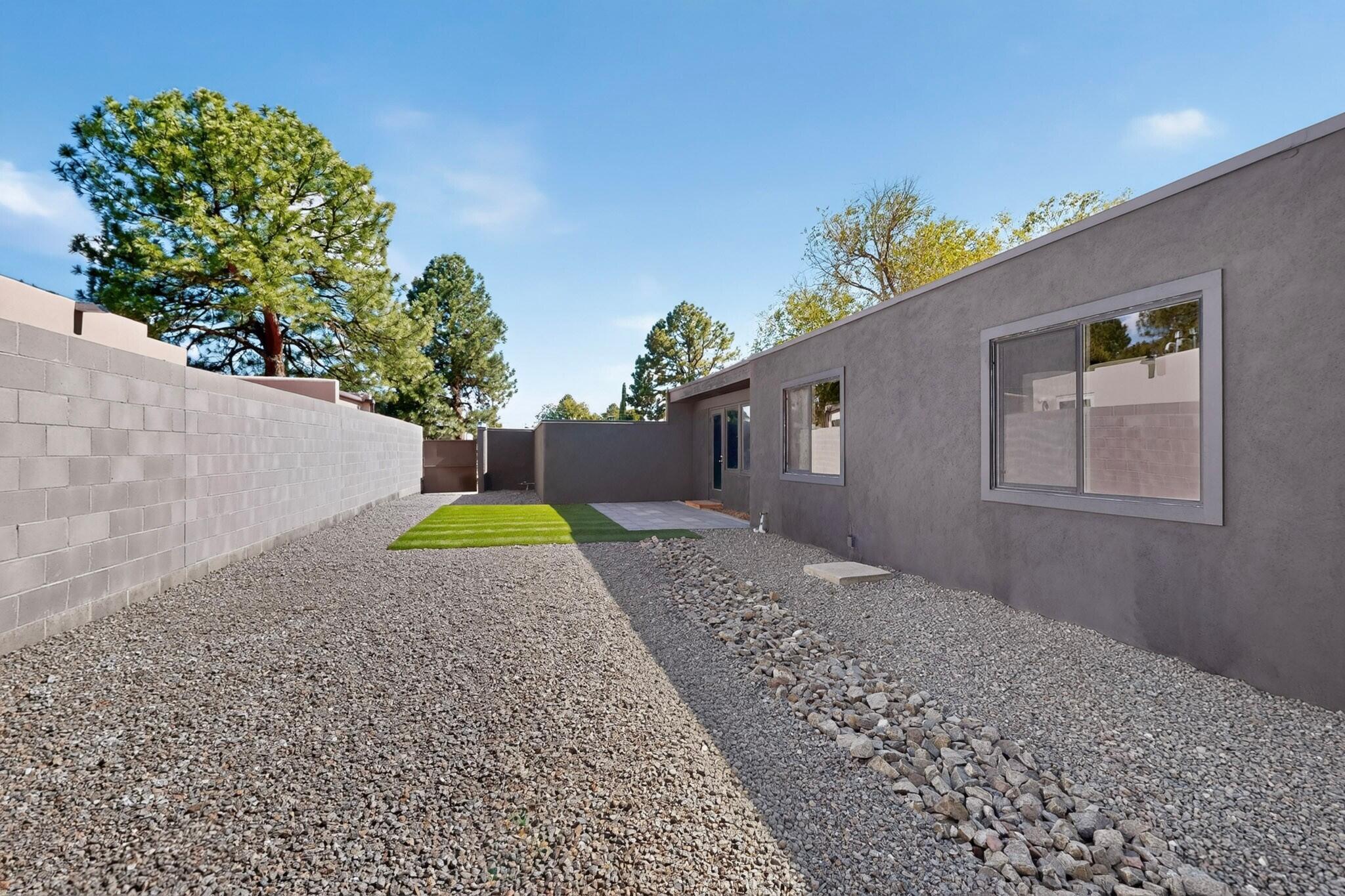 Photo 5 — 8413 Aztec Road NE