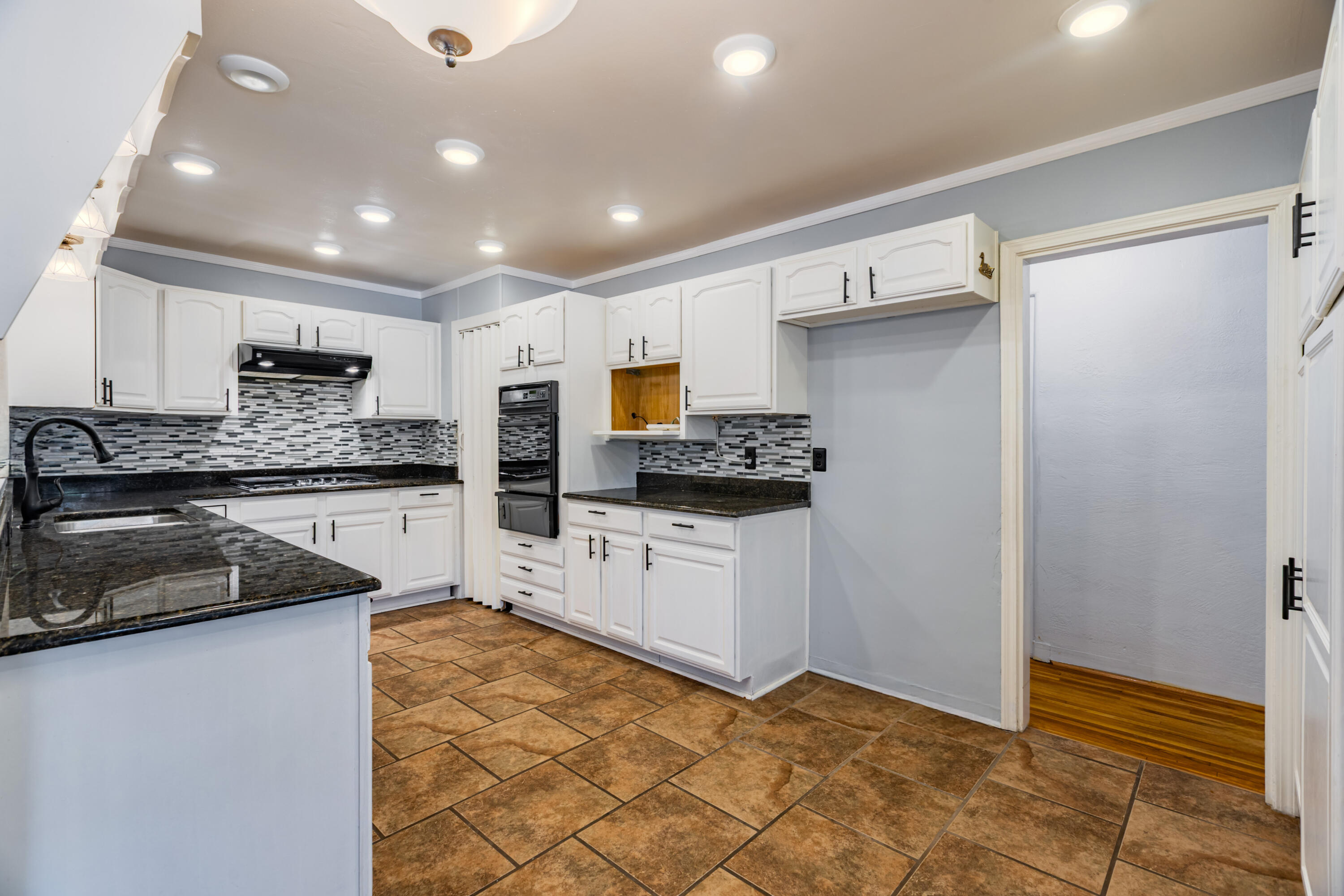 Photo 18 — 1205 Espanola Street NE
