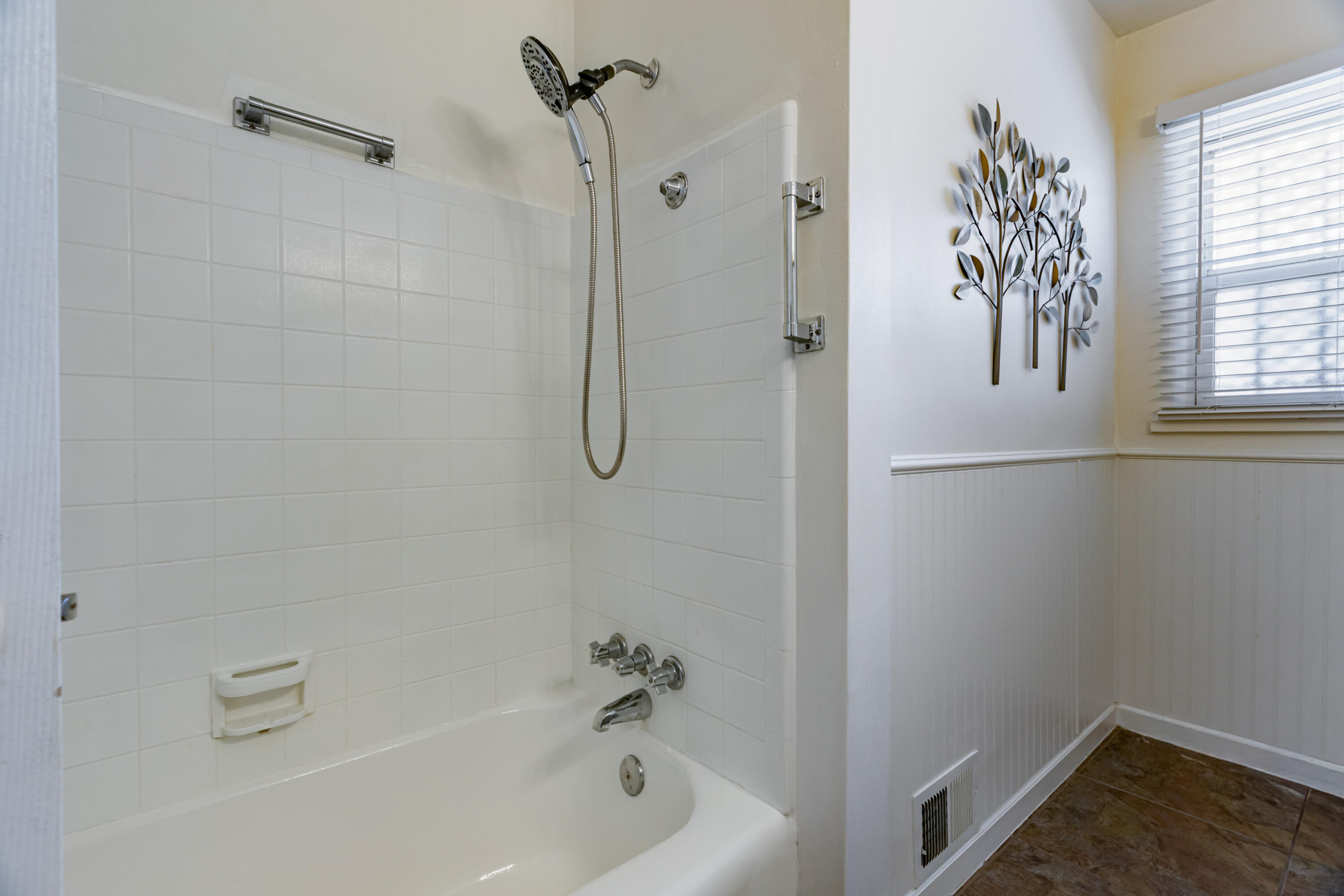 Photo 8 — 1205 Espanola Street NE