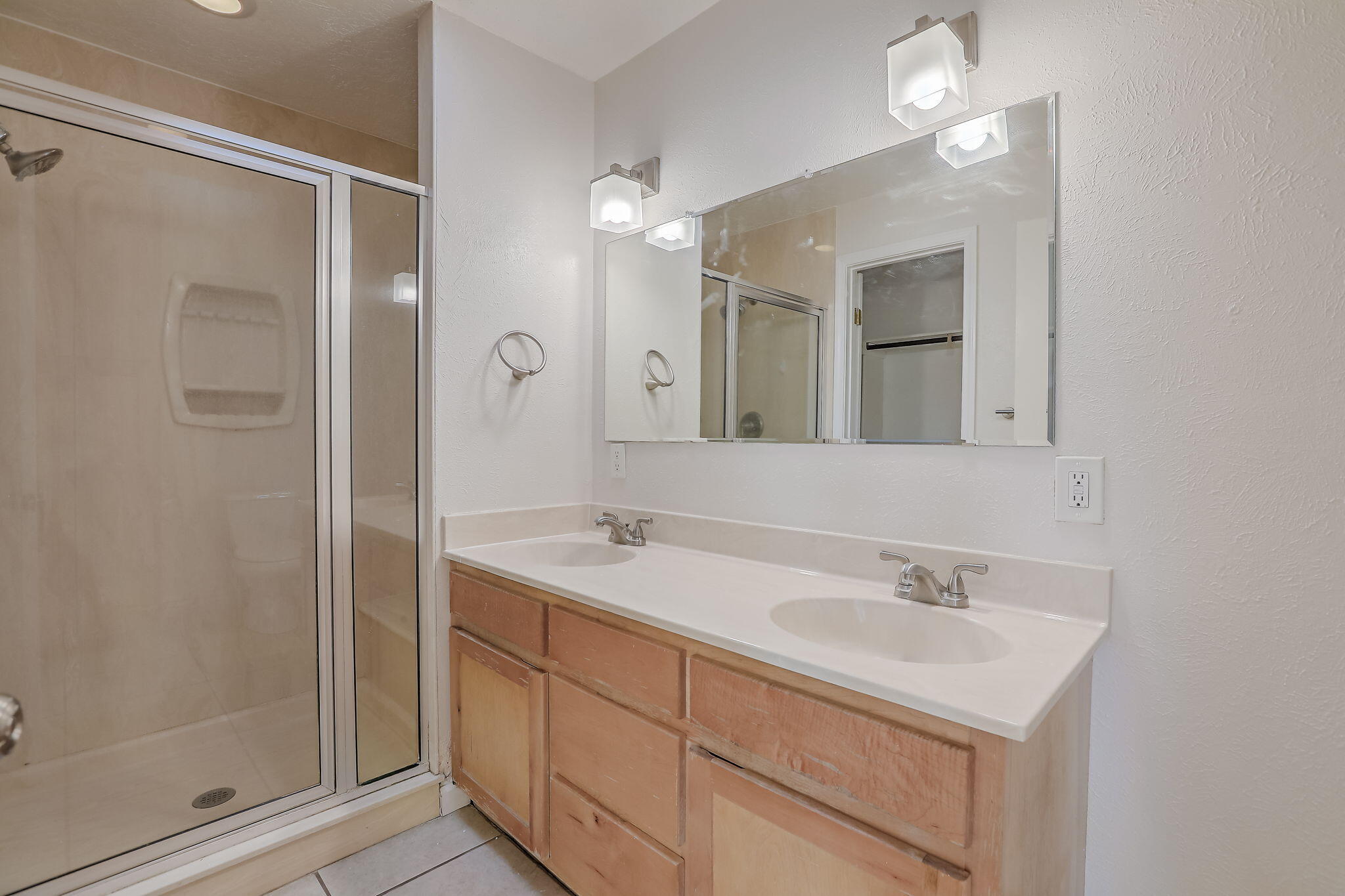 Photo 17 — 2905 Claremont Place NE