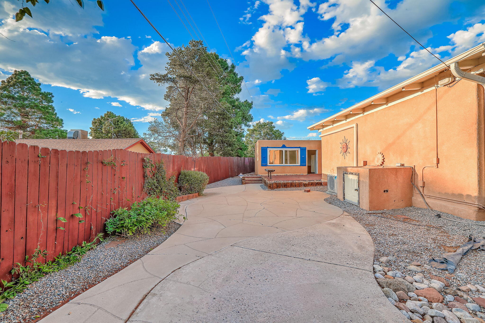Photo 5 — 2905 Claremont Place NE