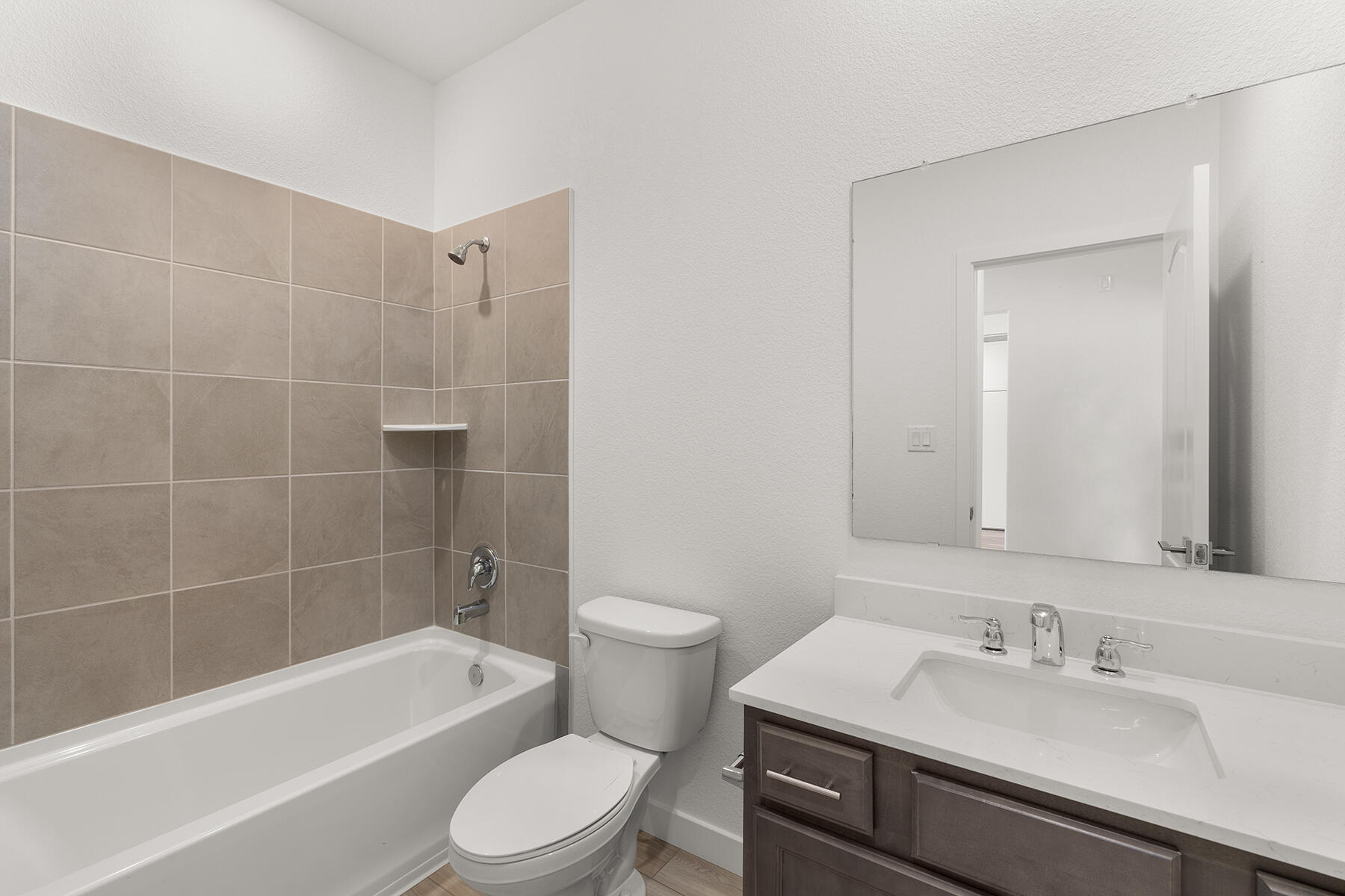 Photo 2 — 841 Calle de las Rosas SW