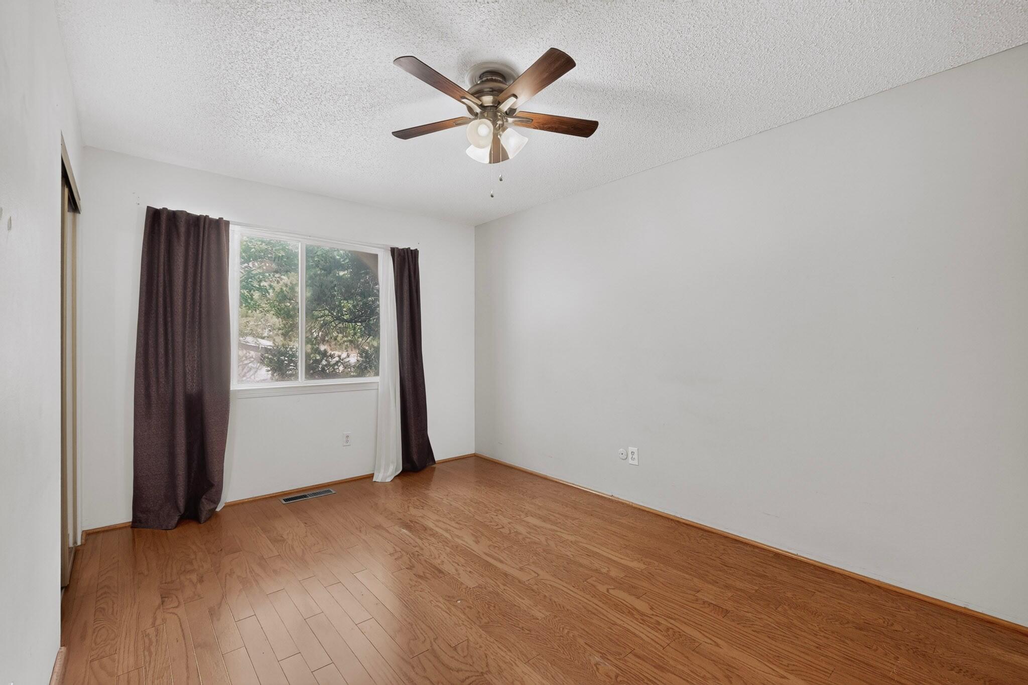 Photo 13 — 3605 Chelwood Park Boulevard NE