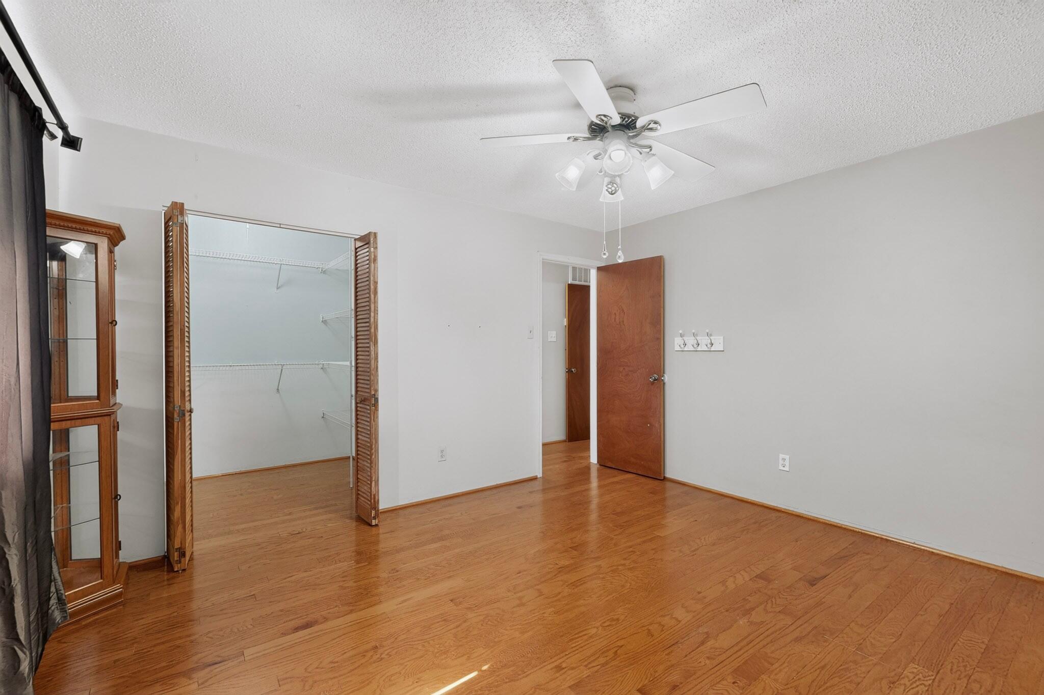 Photo 10 — 3605 Chelwood Park Boulevard NE