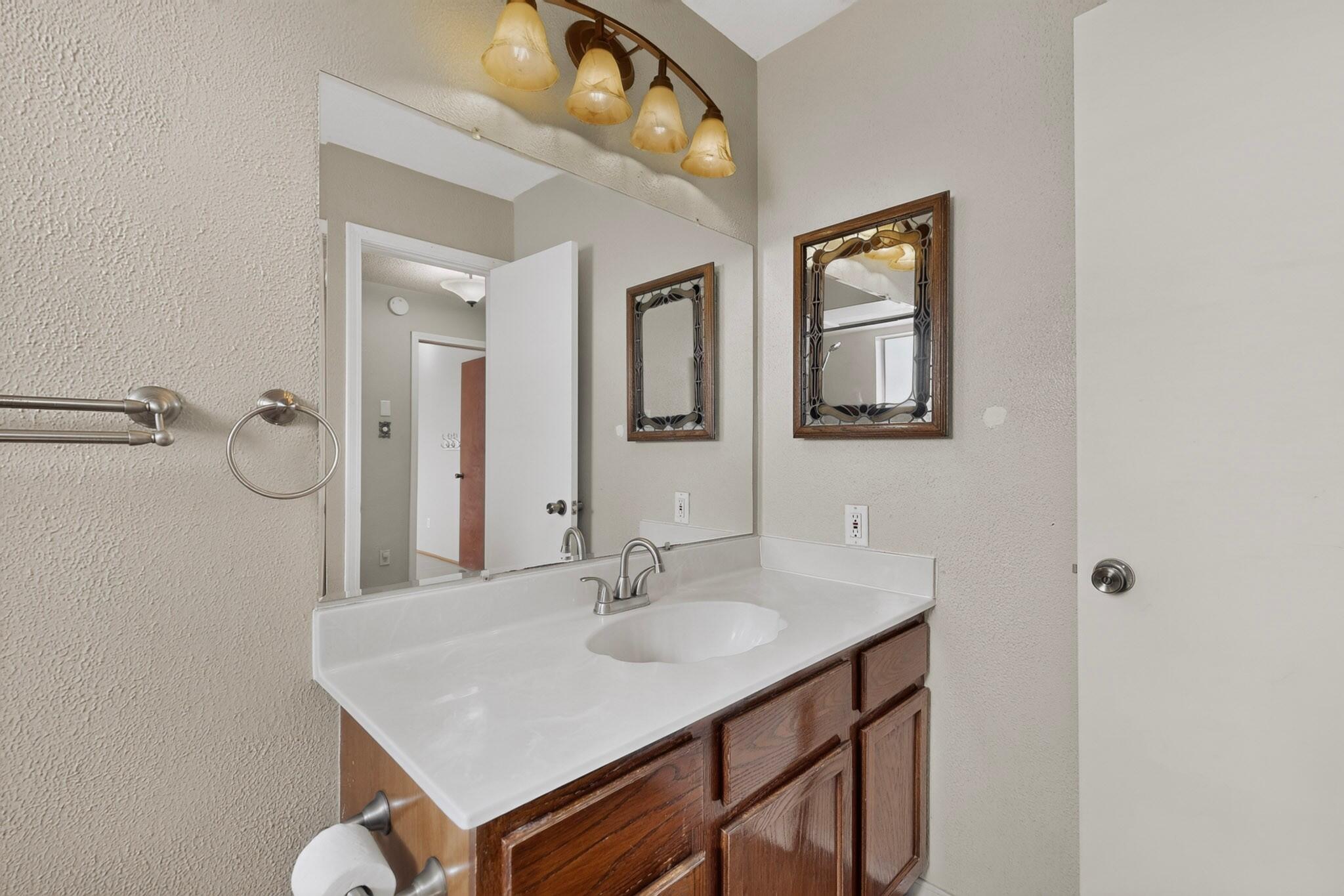 Photo 7 — 3605 Chelwood Park Boulevard NE