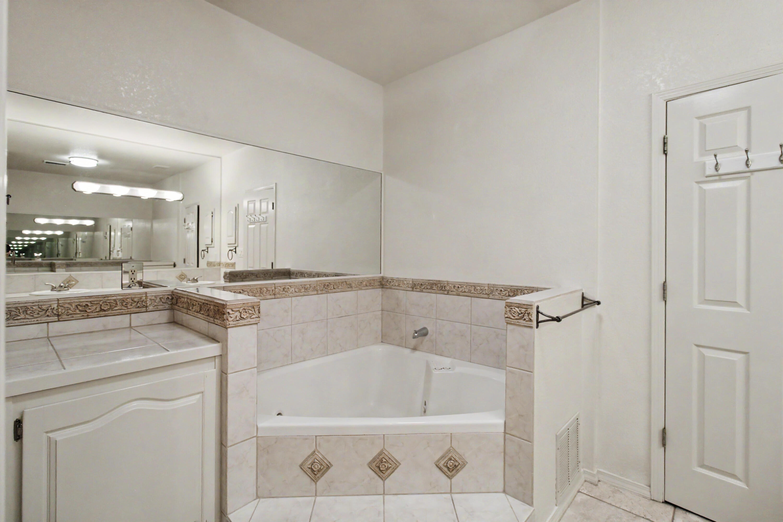 Photo 12 — 6316 Wilmington NE
