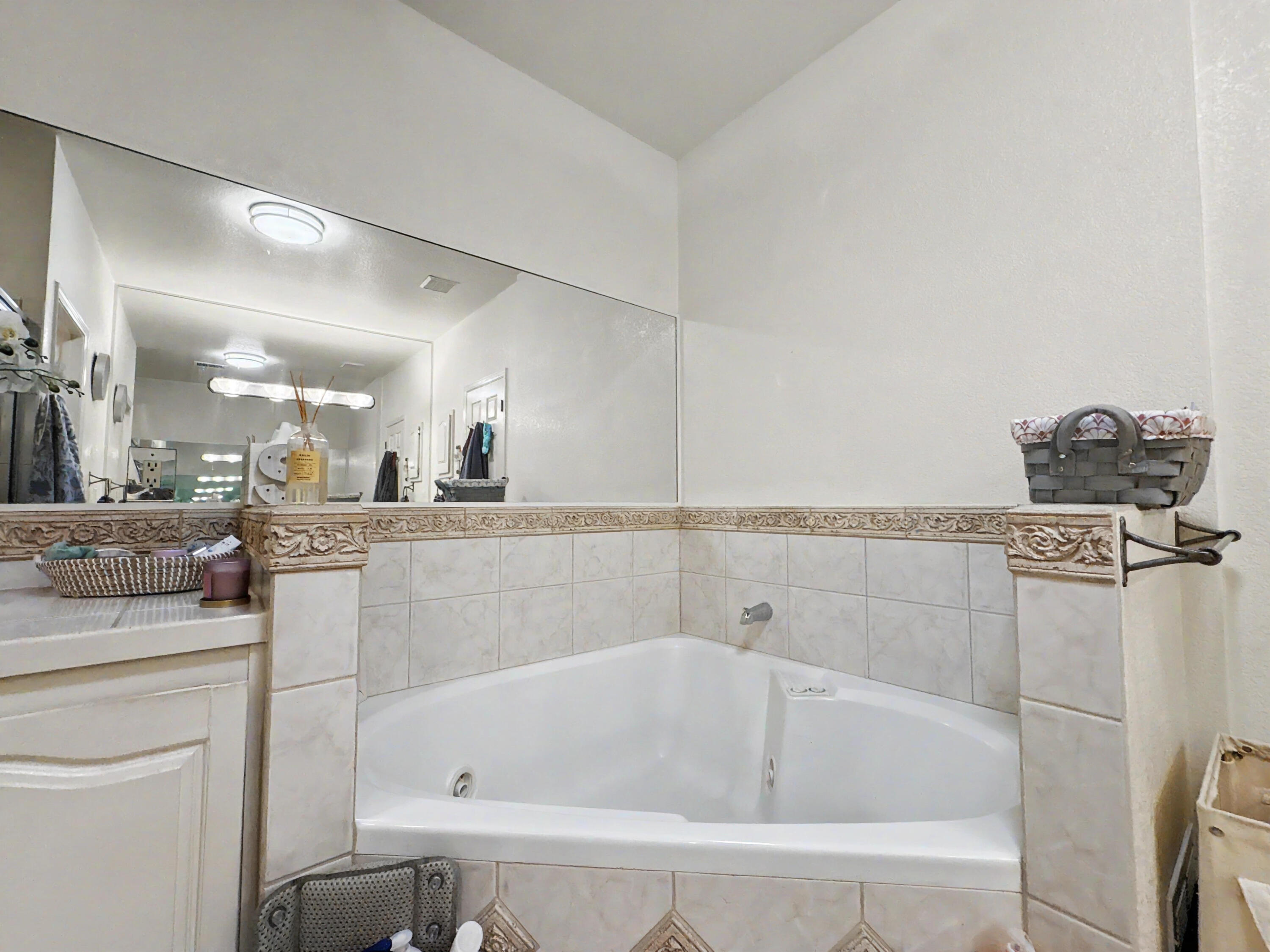 Photo 3 — 6316 Wilmington NE