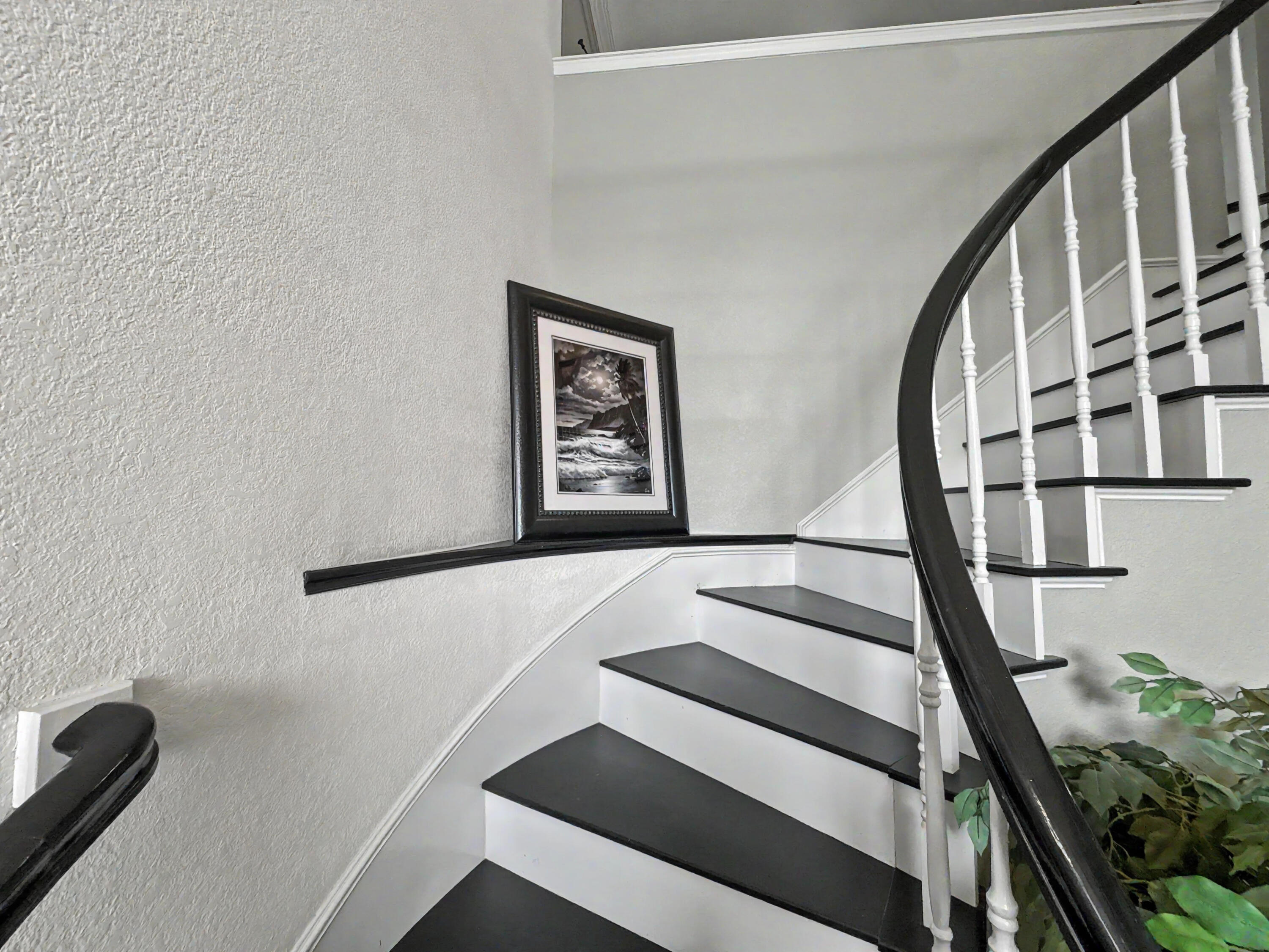 Photo 2 — 6316 Wilmington NE