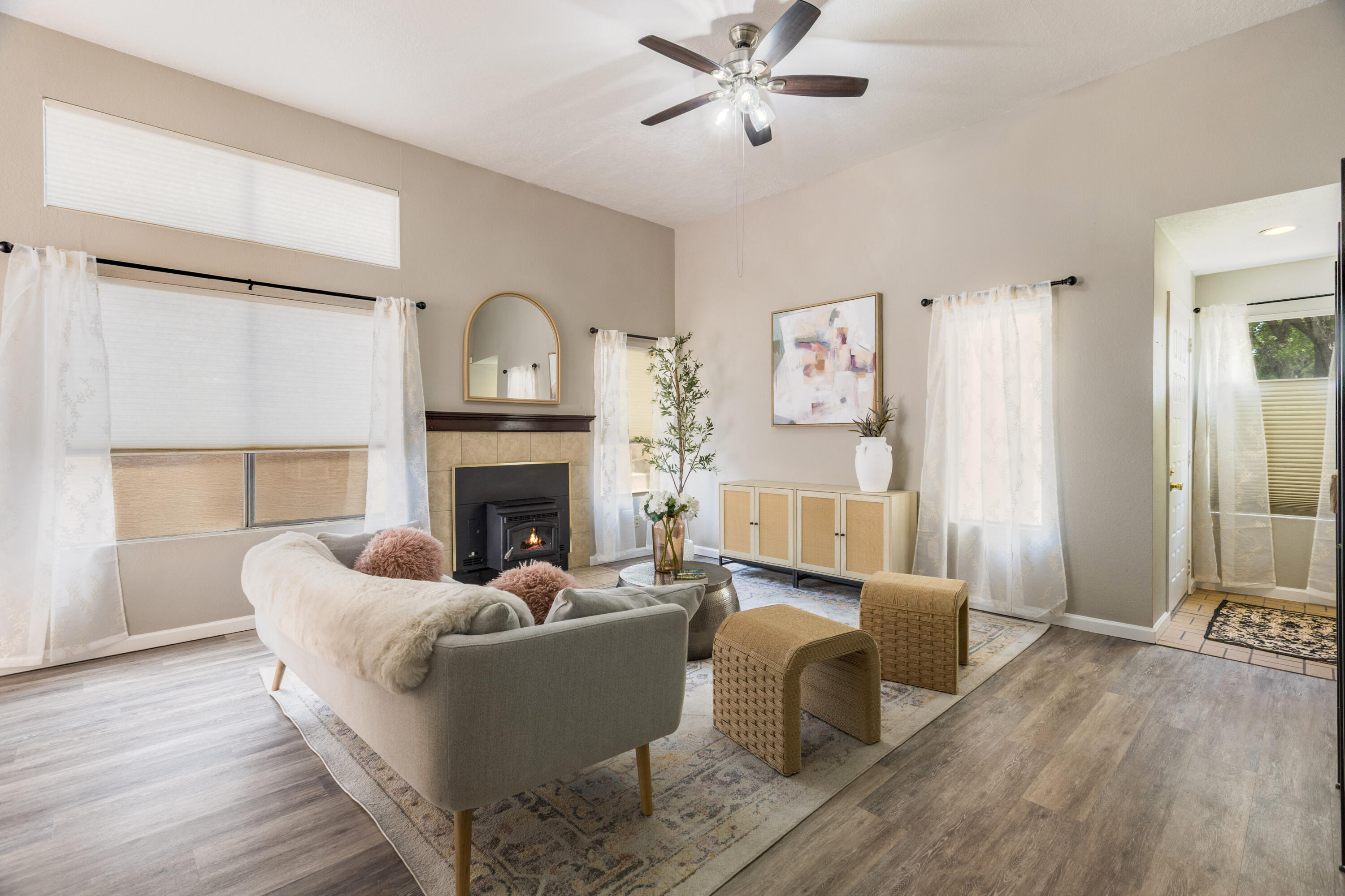 Photo 6 — 10241 Las Casitas Court NE
