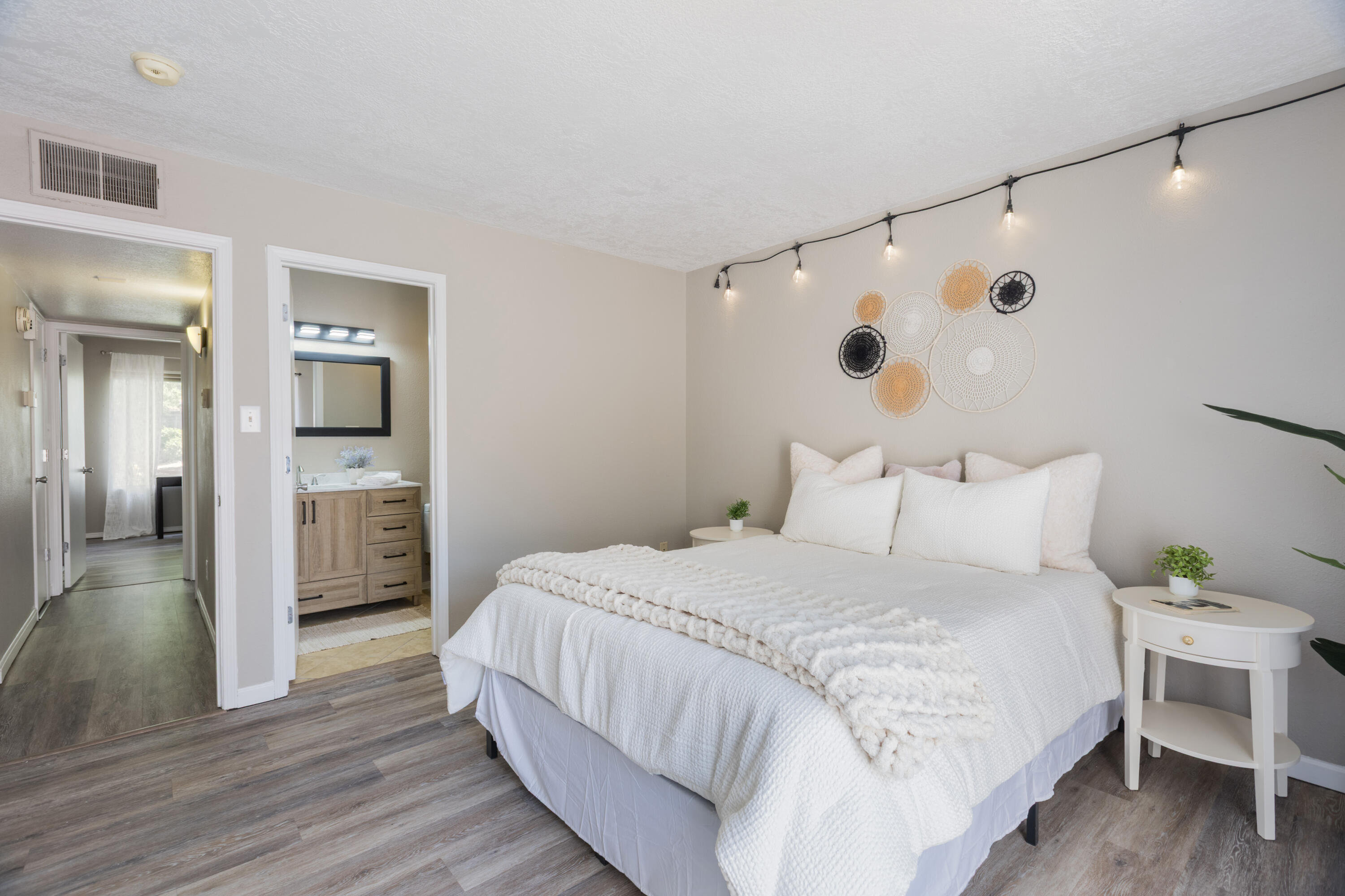 Photo 9 — 10241 Las Casitas Court NE