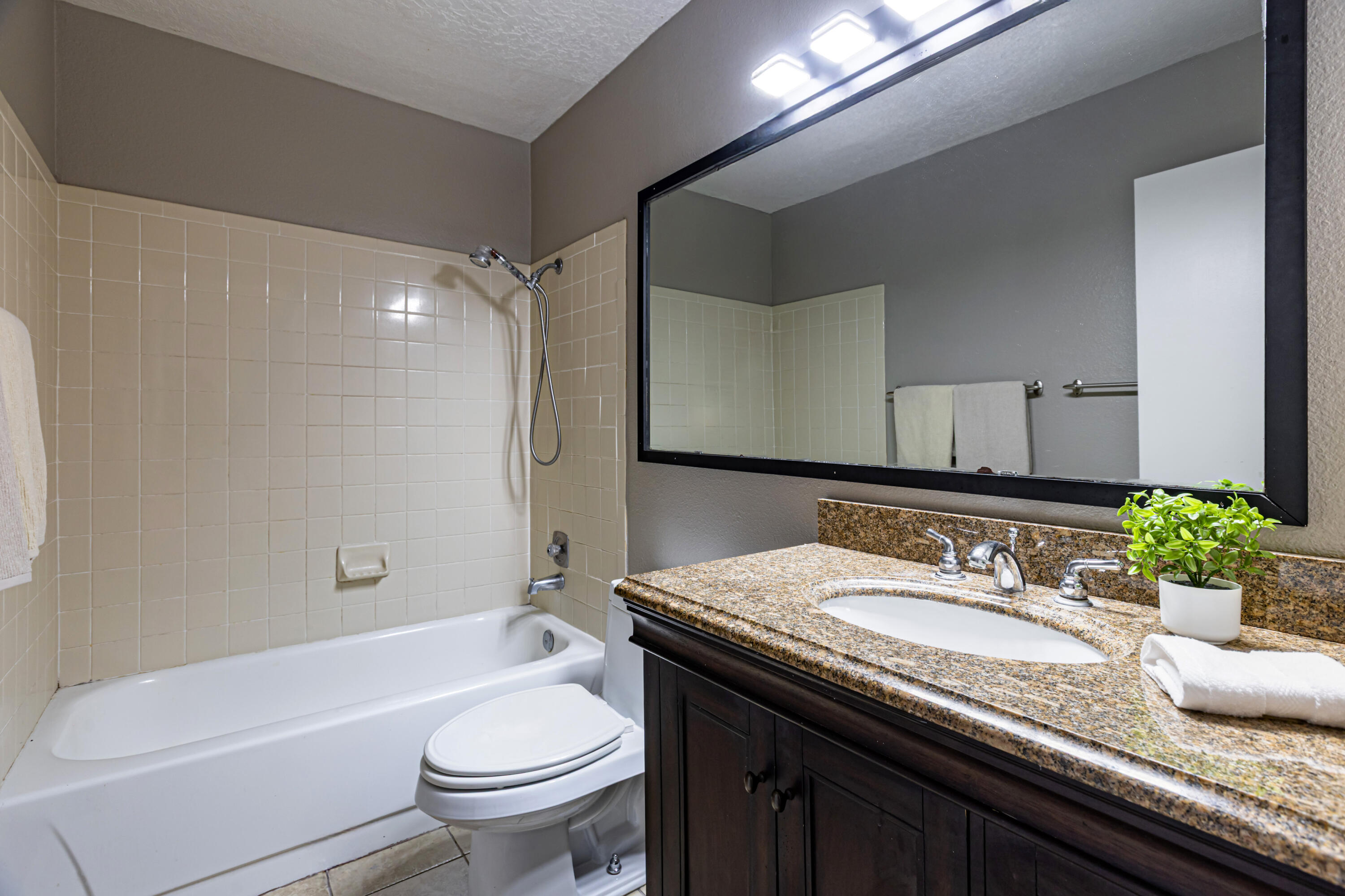 Photo 14 — 10241 Las Casitas Court NE