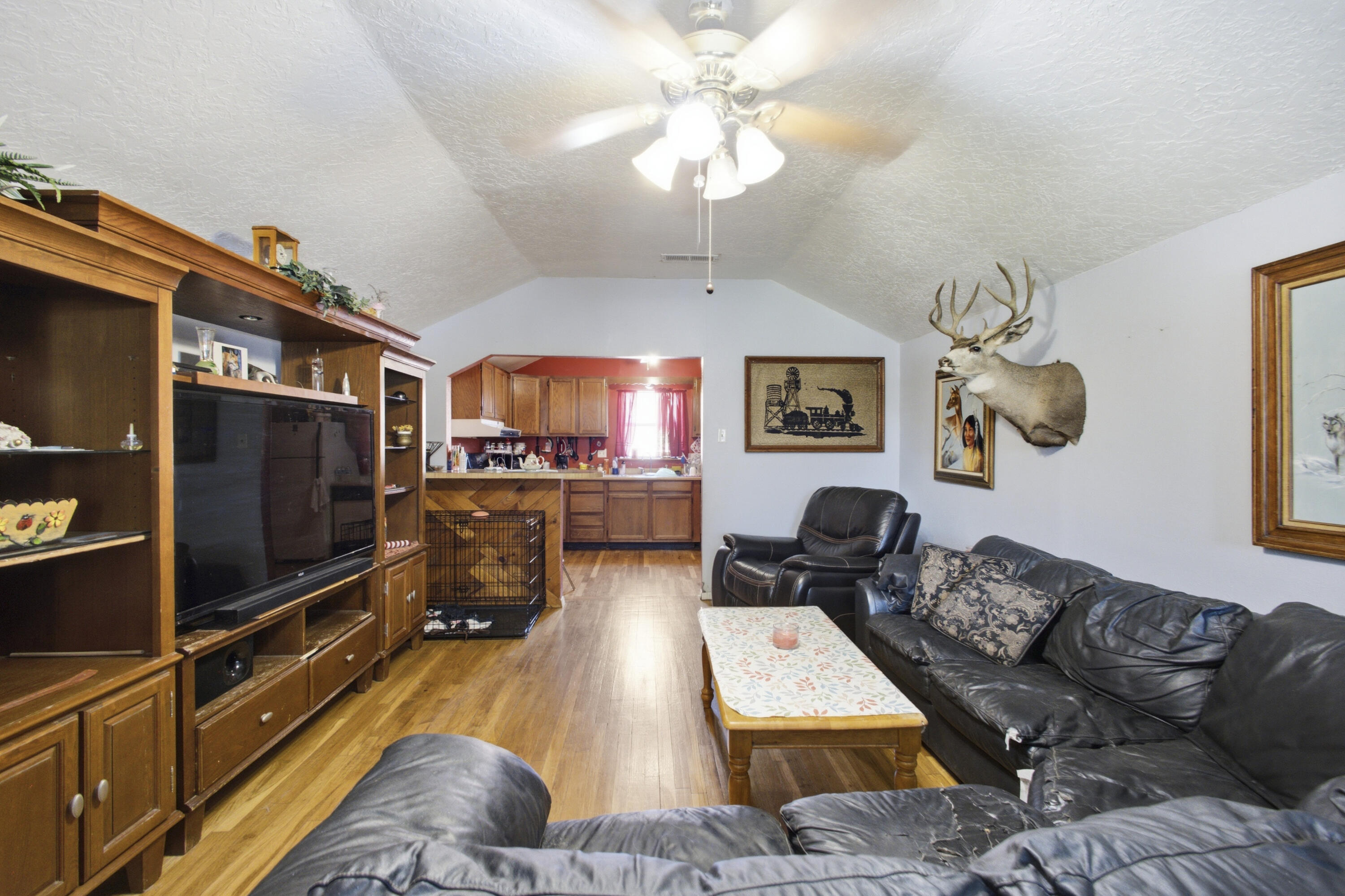 Photo 16 — 124 N Pershing Street
