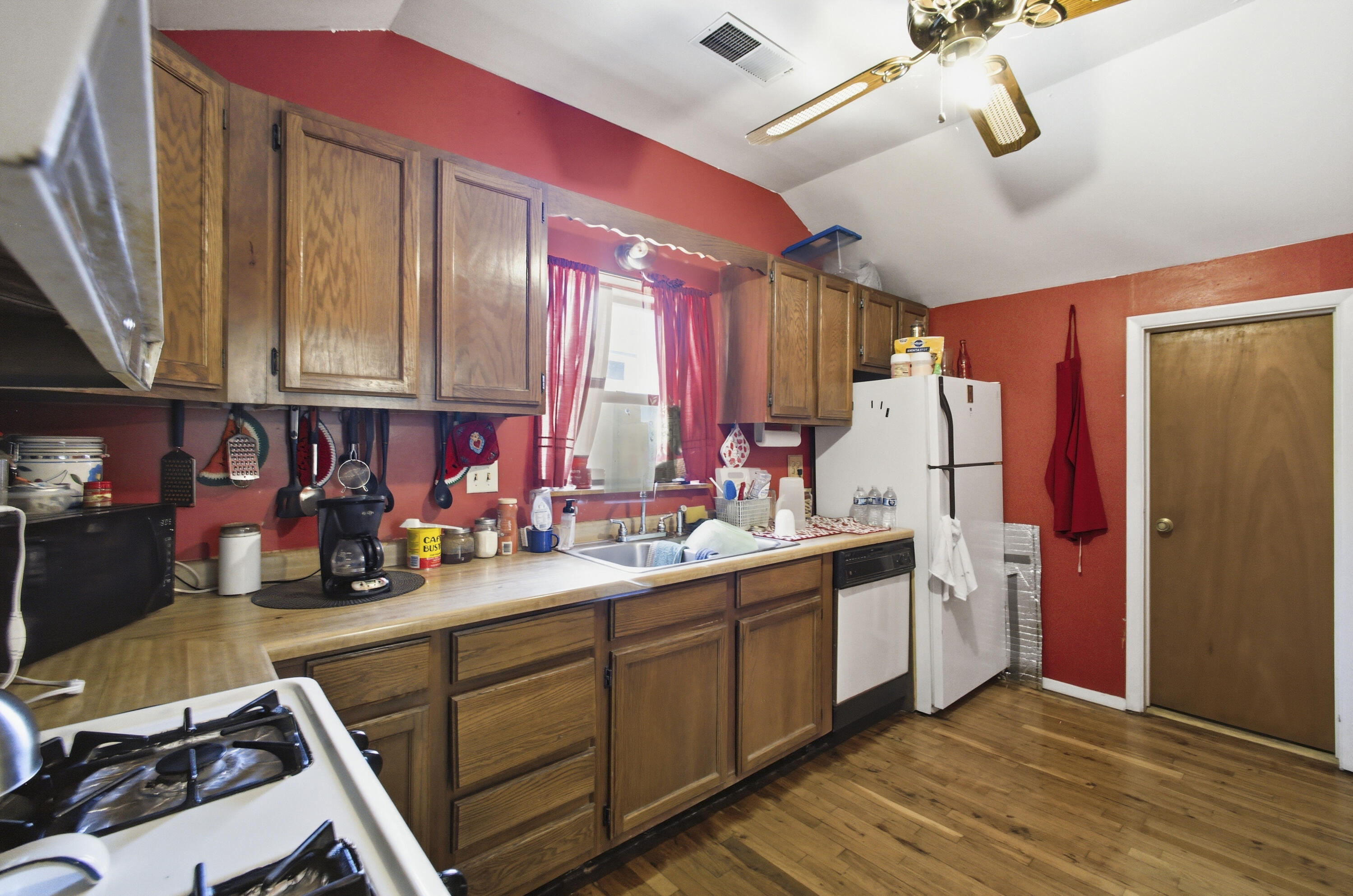 Photo 19 — 124 N Pershing Street