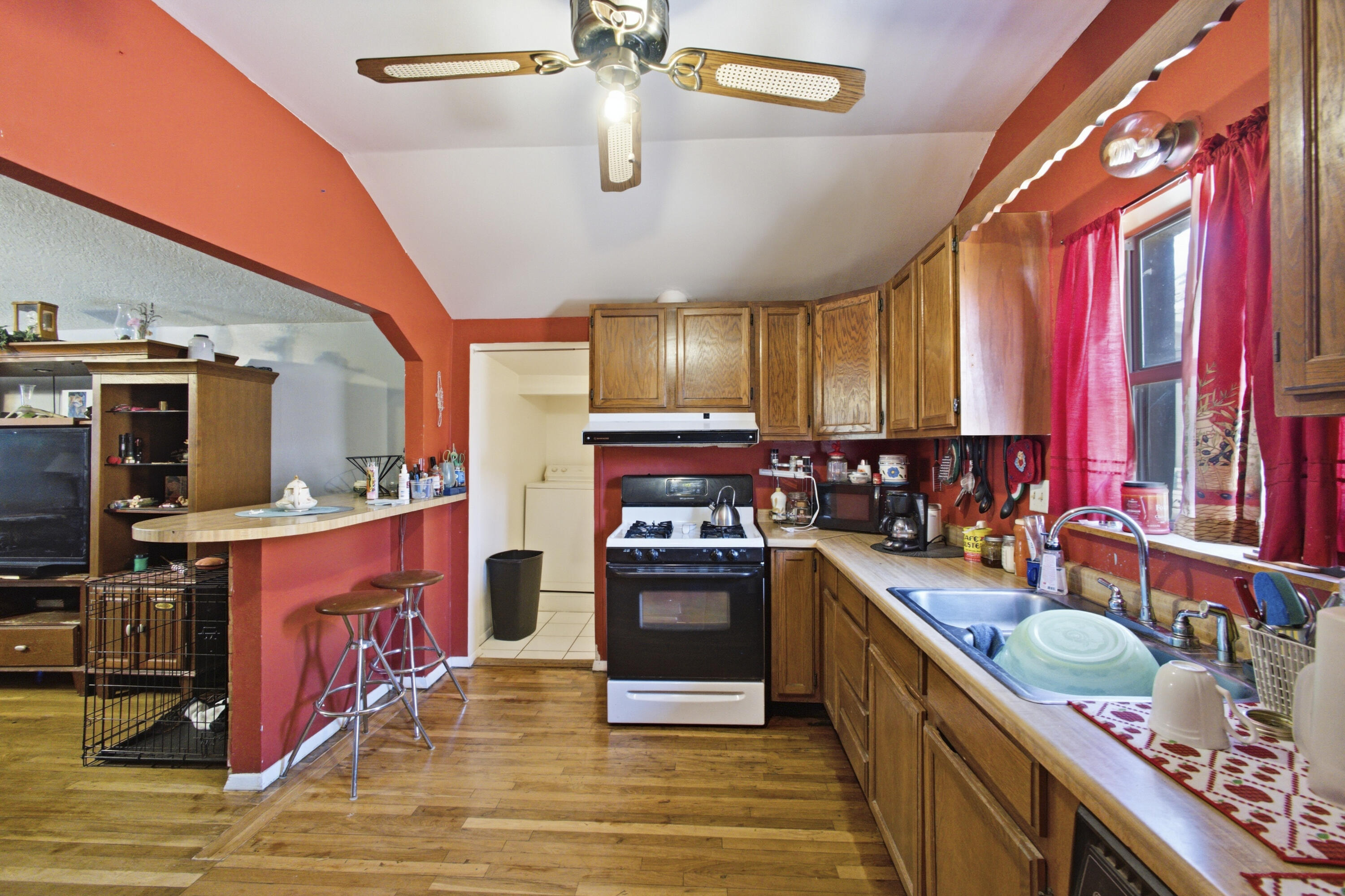 Photo 20 — 124 N Pershing Street