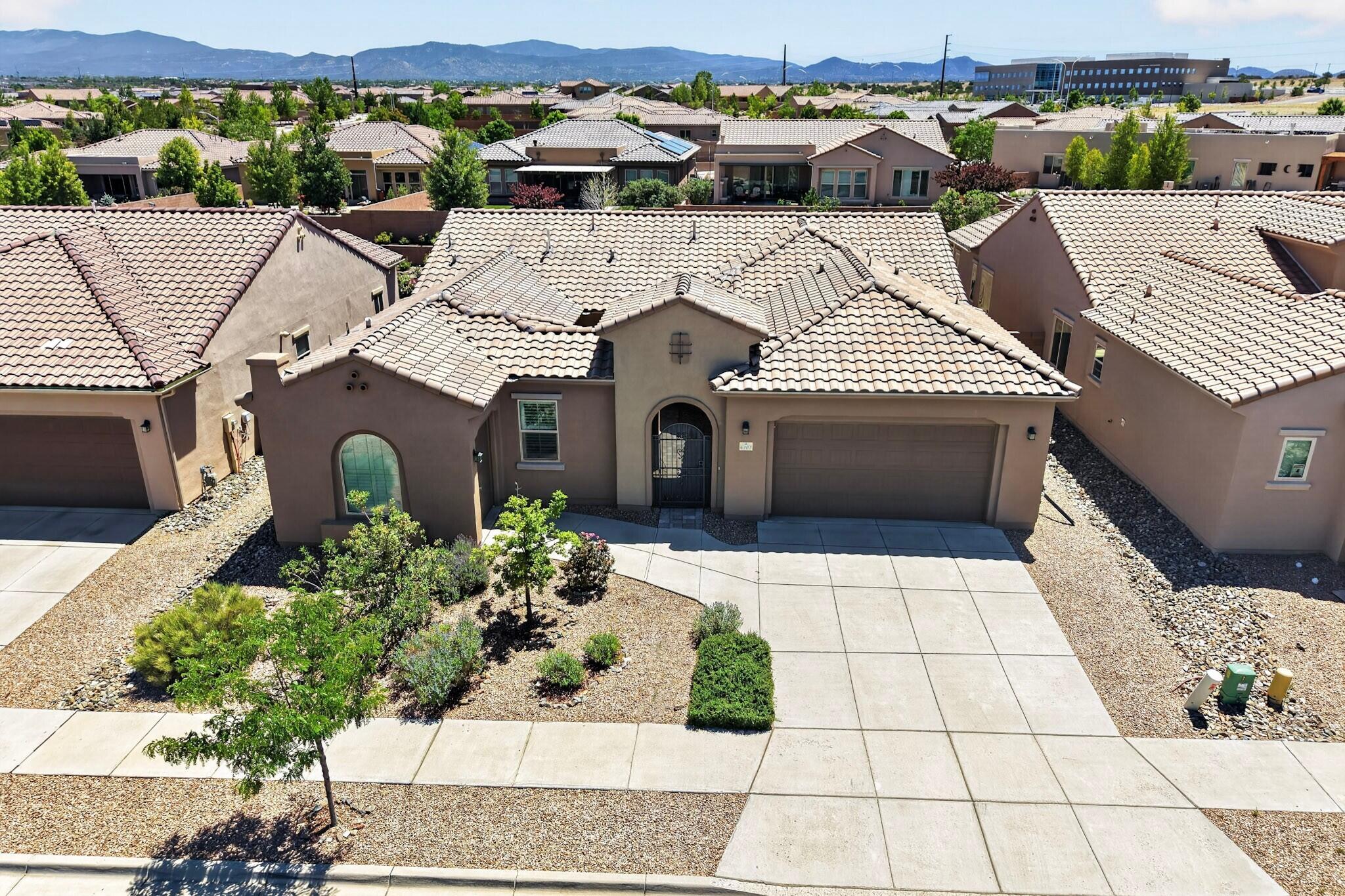 Photo 2 — 4707 Lluvia Encantada
