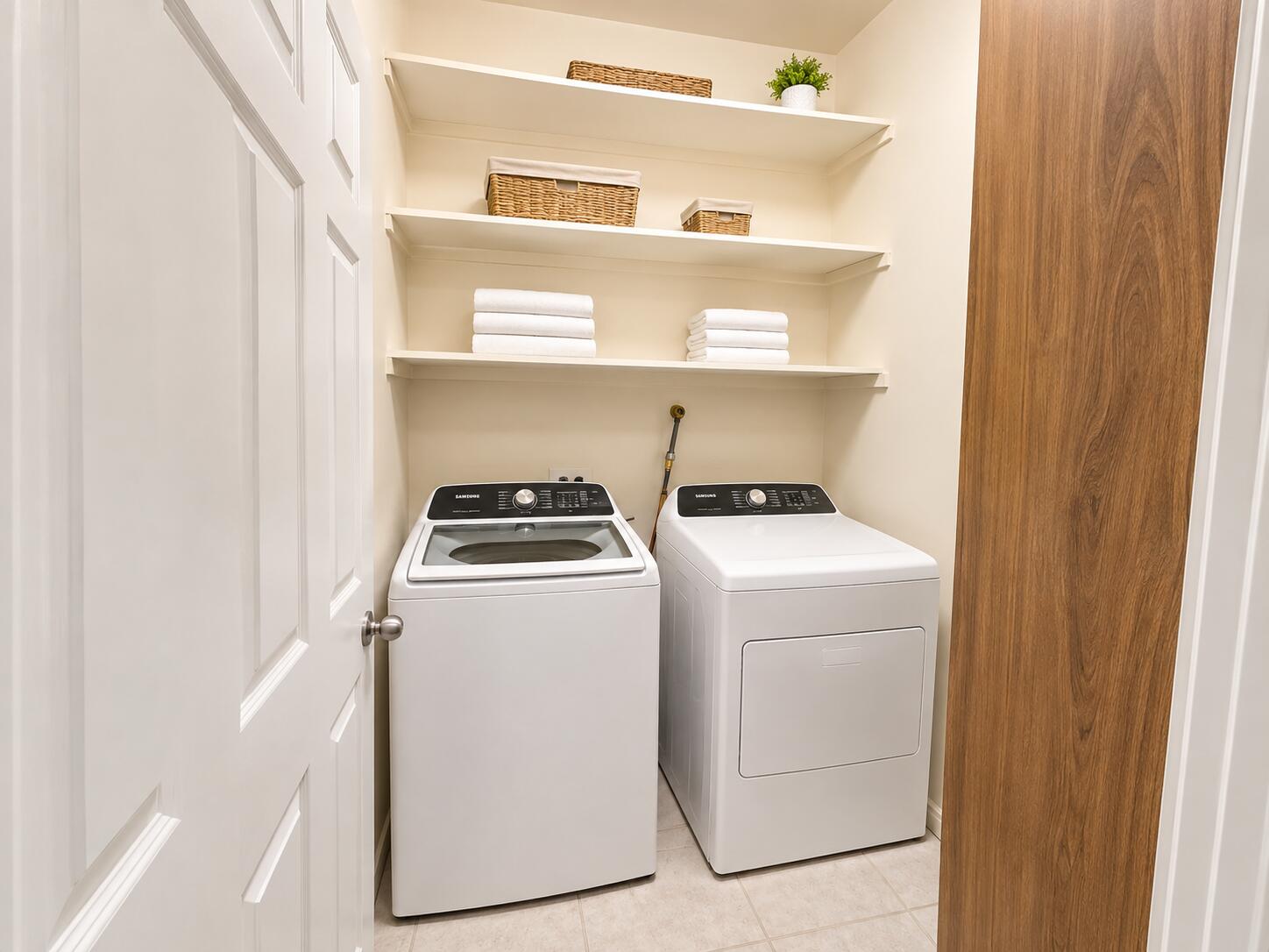 Photo 3 — 10400 Ridgecircle Drive NW